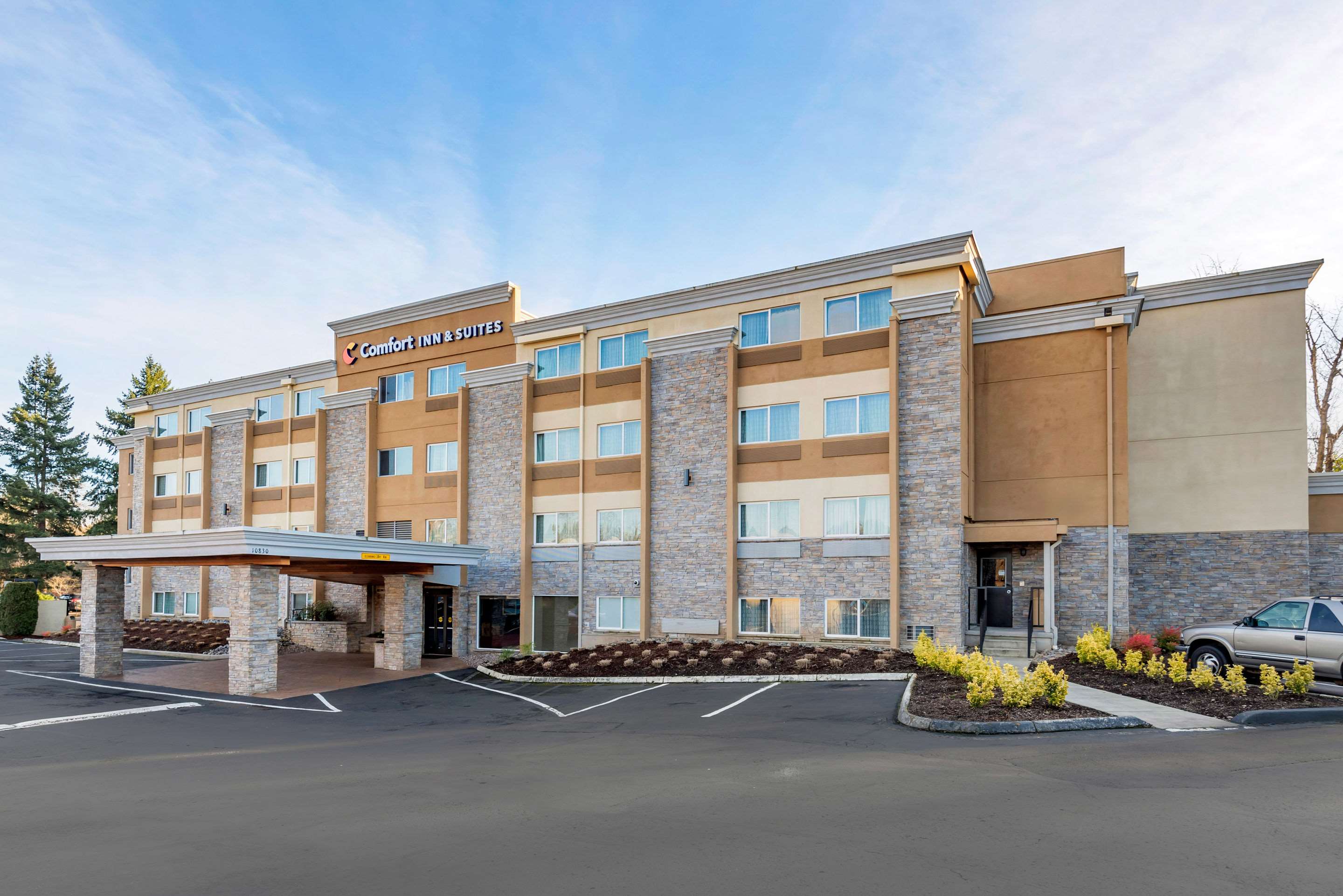 Comfort Inn & Suites Tigard Near Washington Square Photo