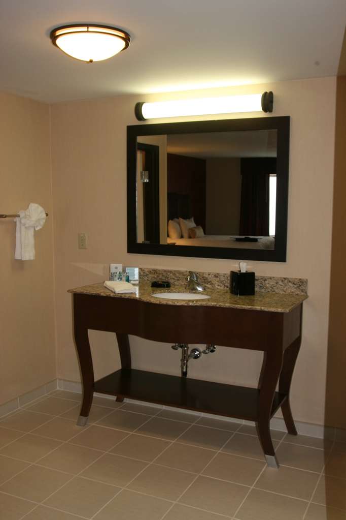 Hampton Inn & Suites Peru Image
