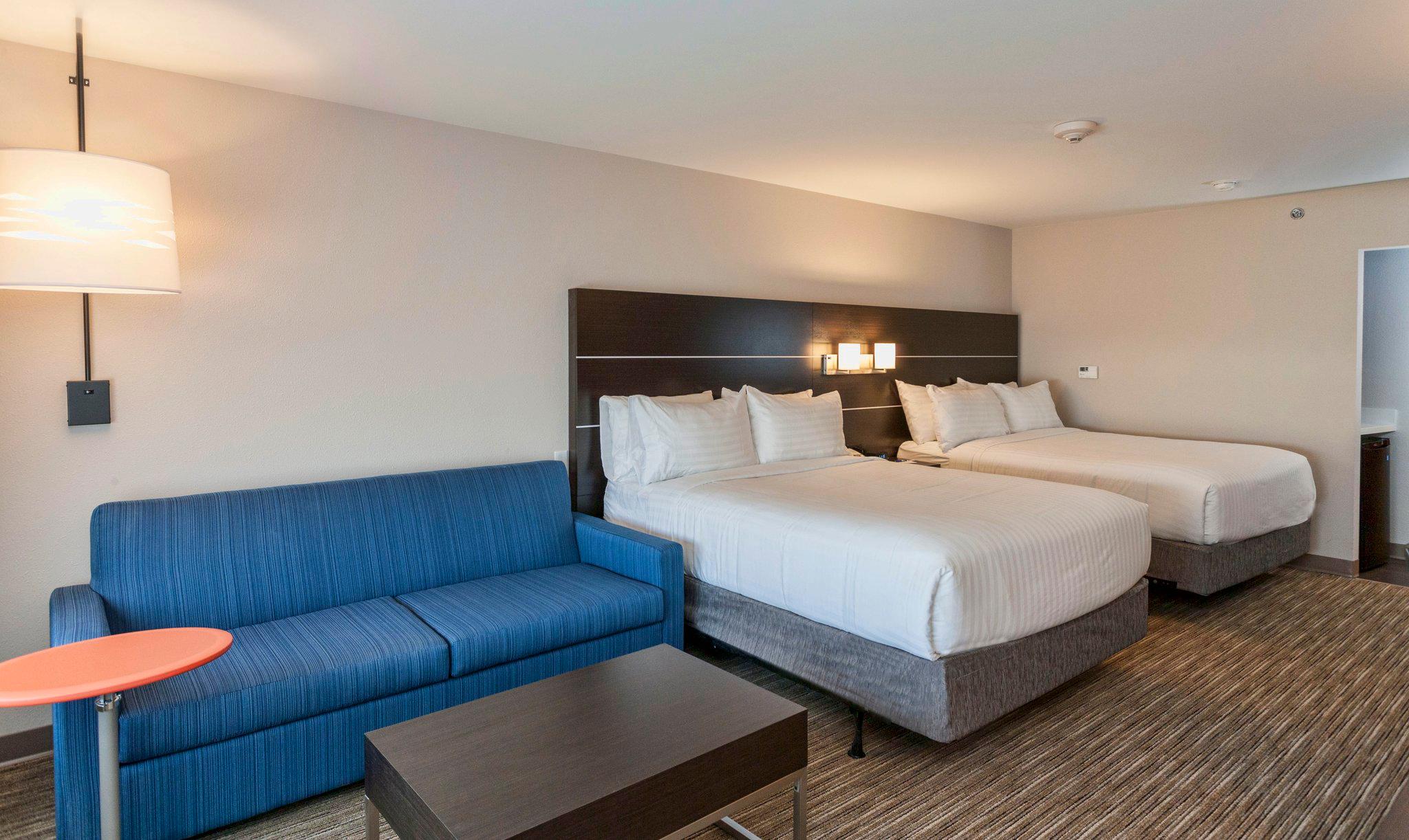 Holiday Inn Express & Suites Dodge City Photo