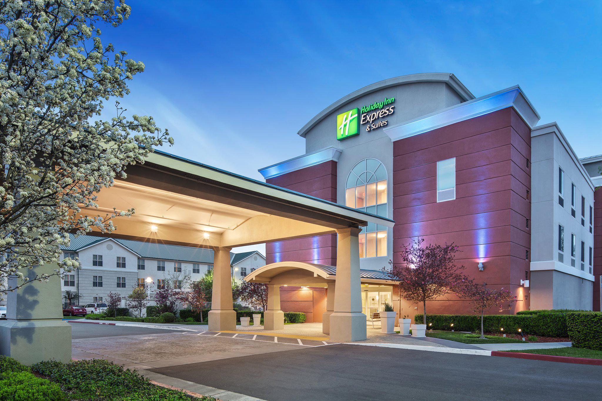 Holiday Inn Express & Suites Sacramento Airport Natomas Photo