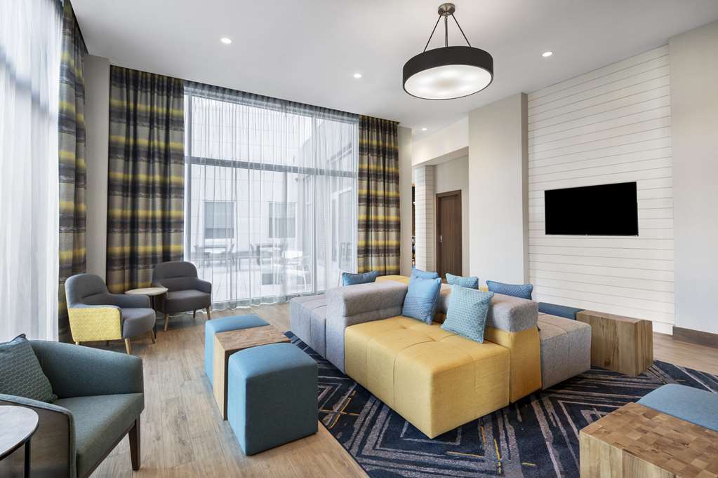Hampton Inn Boston Woburn Image