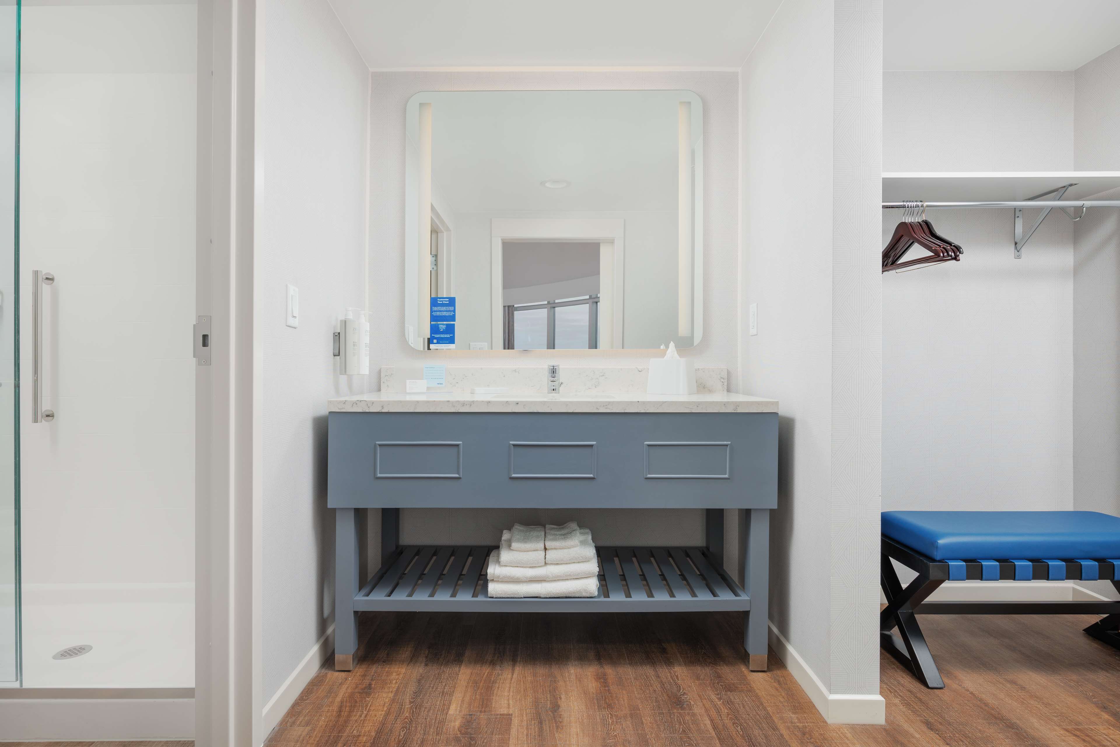 Guest room bath