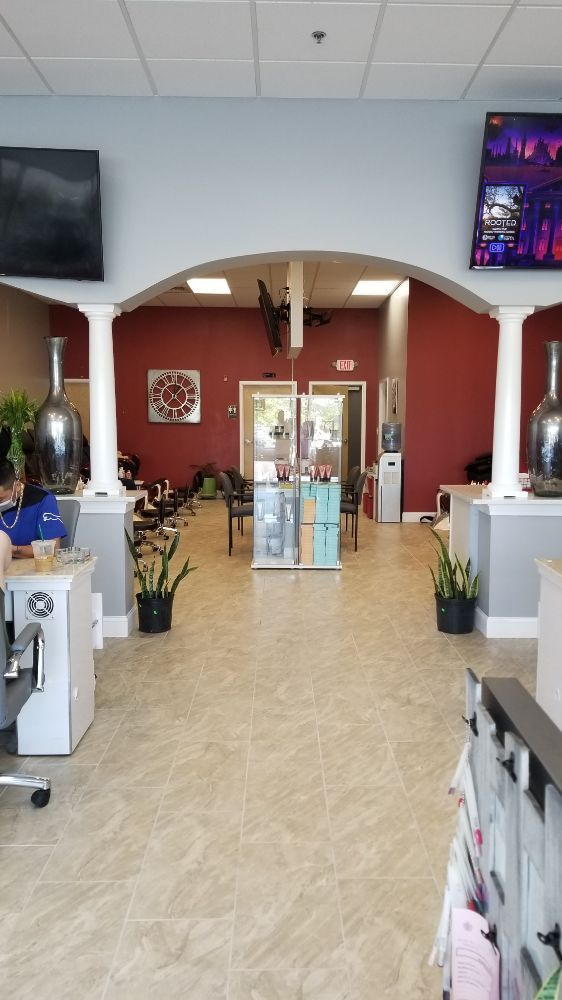 Dalla Nails &amp; Spa Logo