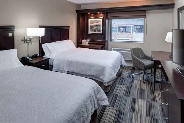 Images Hampton Inn & Suites Omaha-Downtown