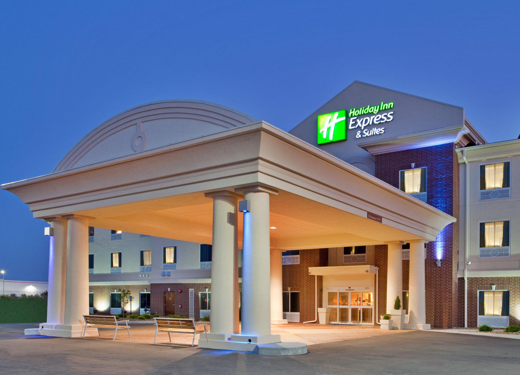 Holiday Inn Express & Suites Sedalia Photo