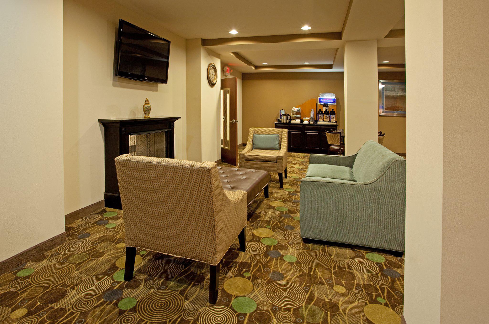 Holiday Inn Express & Suites Hope Mills-Fayetteville Arpt Photo