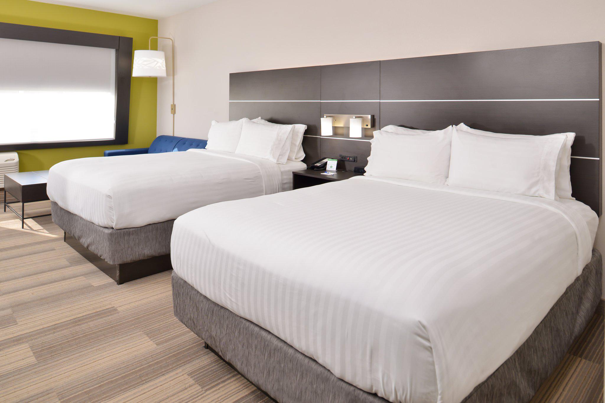 Holiday Inn Express & Suites Lee's Summit - Kansas City Photo