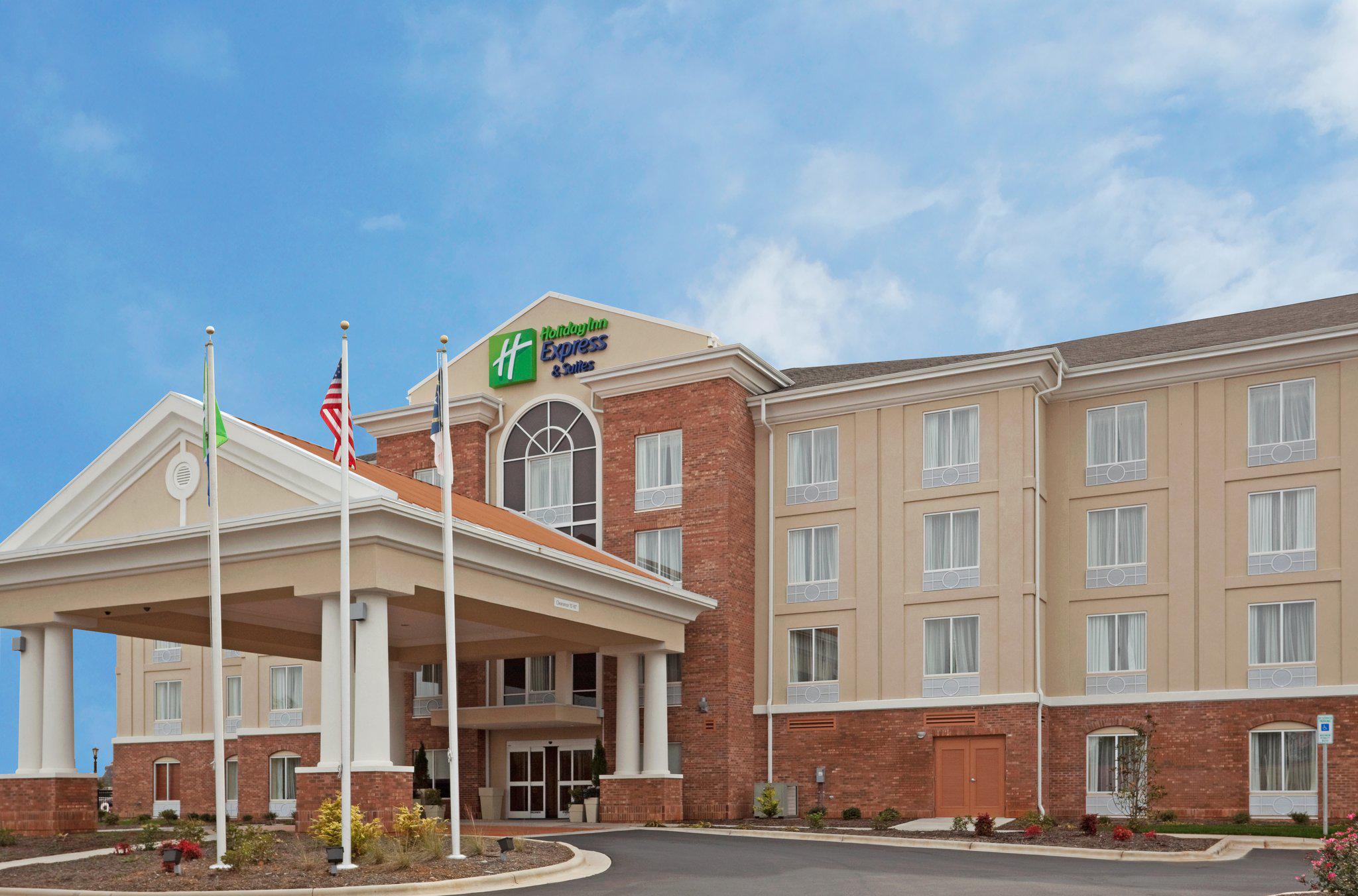 Holiday Inn Express & Suites Greensboro - Airport Area Photo