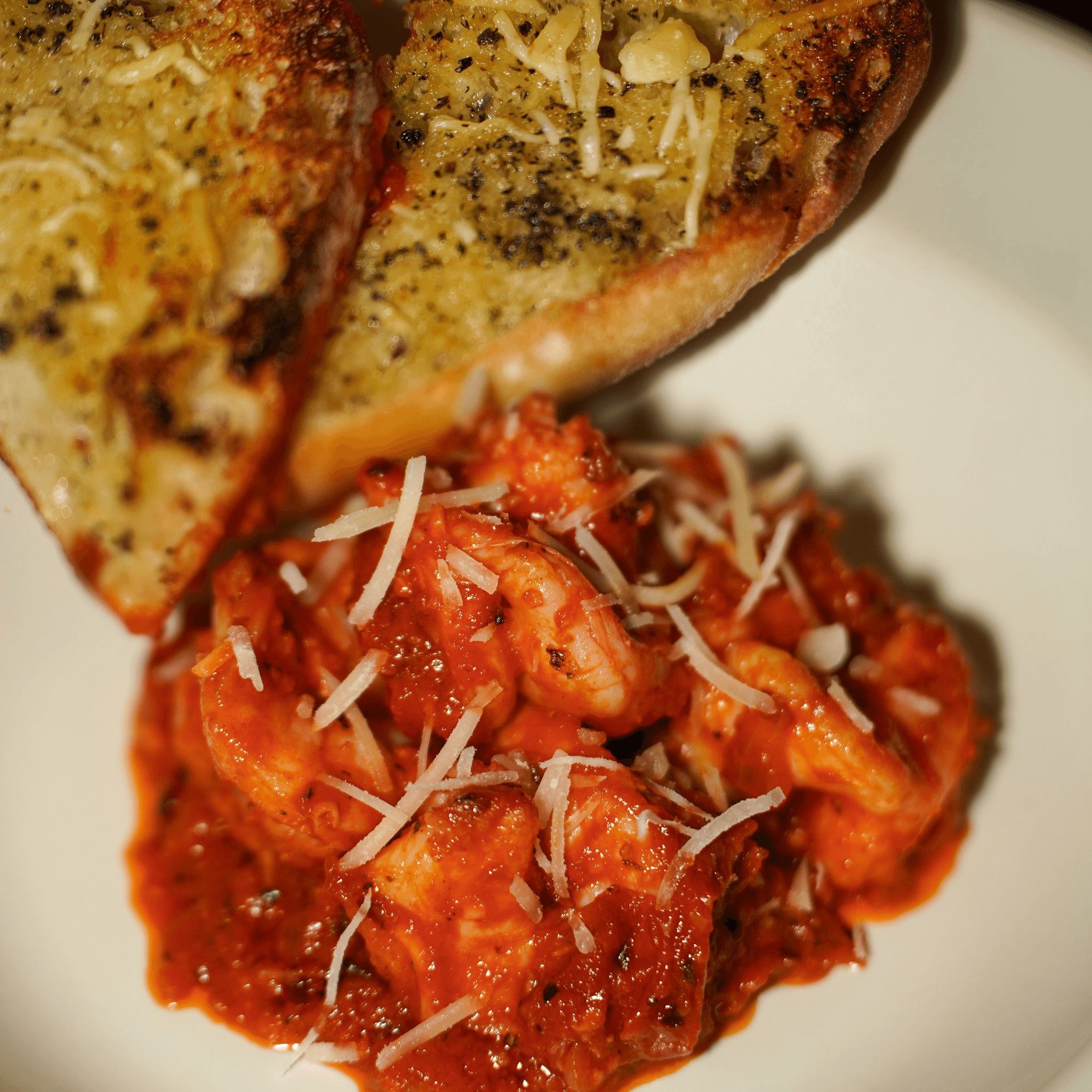 Shrimp Fra Diavolo w/ Garlic Bread