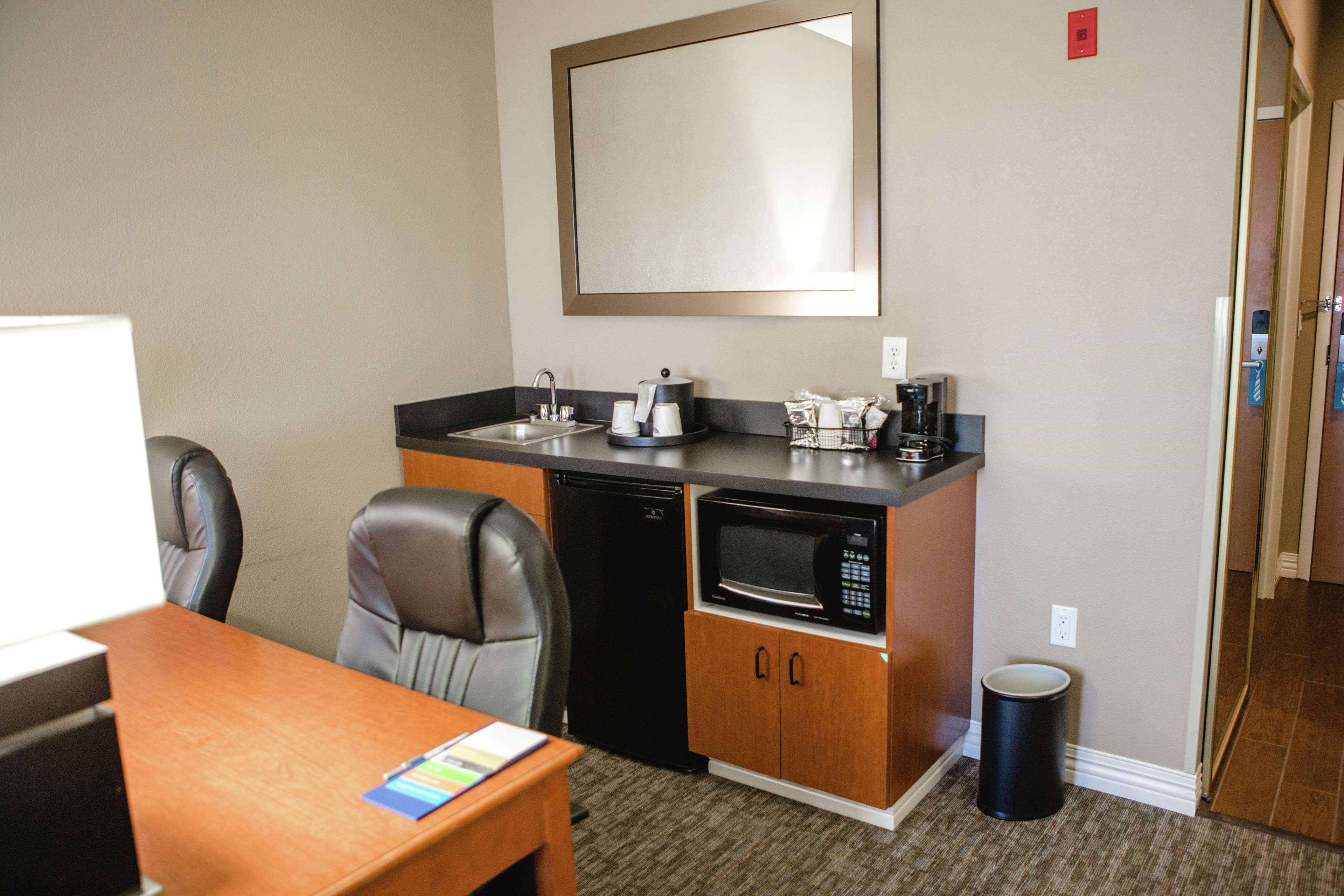 Hampton Inn Mitchell Photo