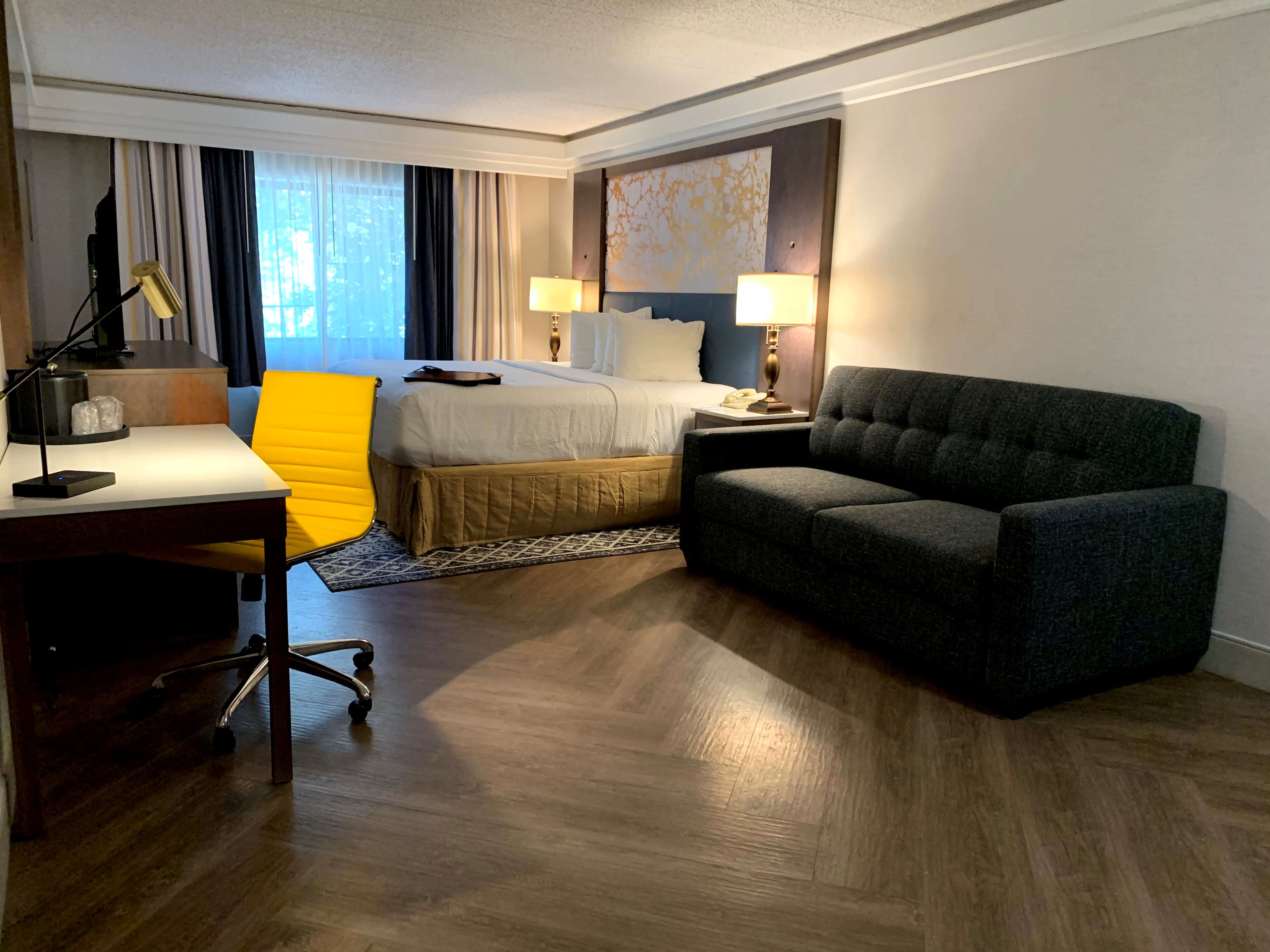 Best Western Plus Murray Hill Hotel and Suites Photo