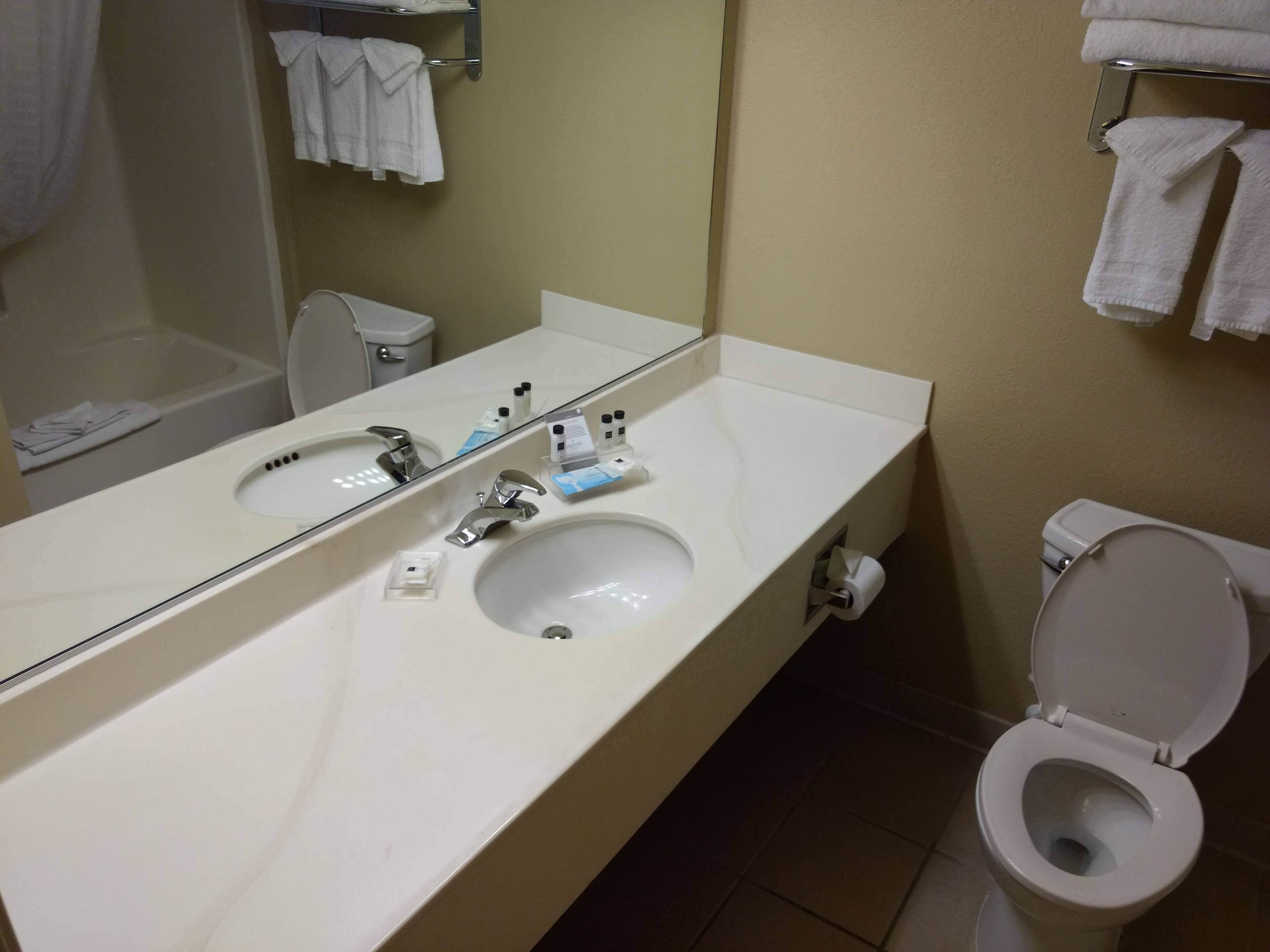 Country Inn & Suites by Radisson, Elyria, OH Photo