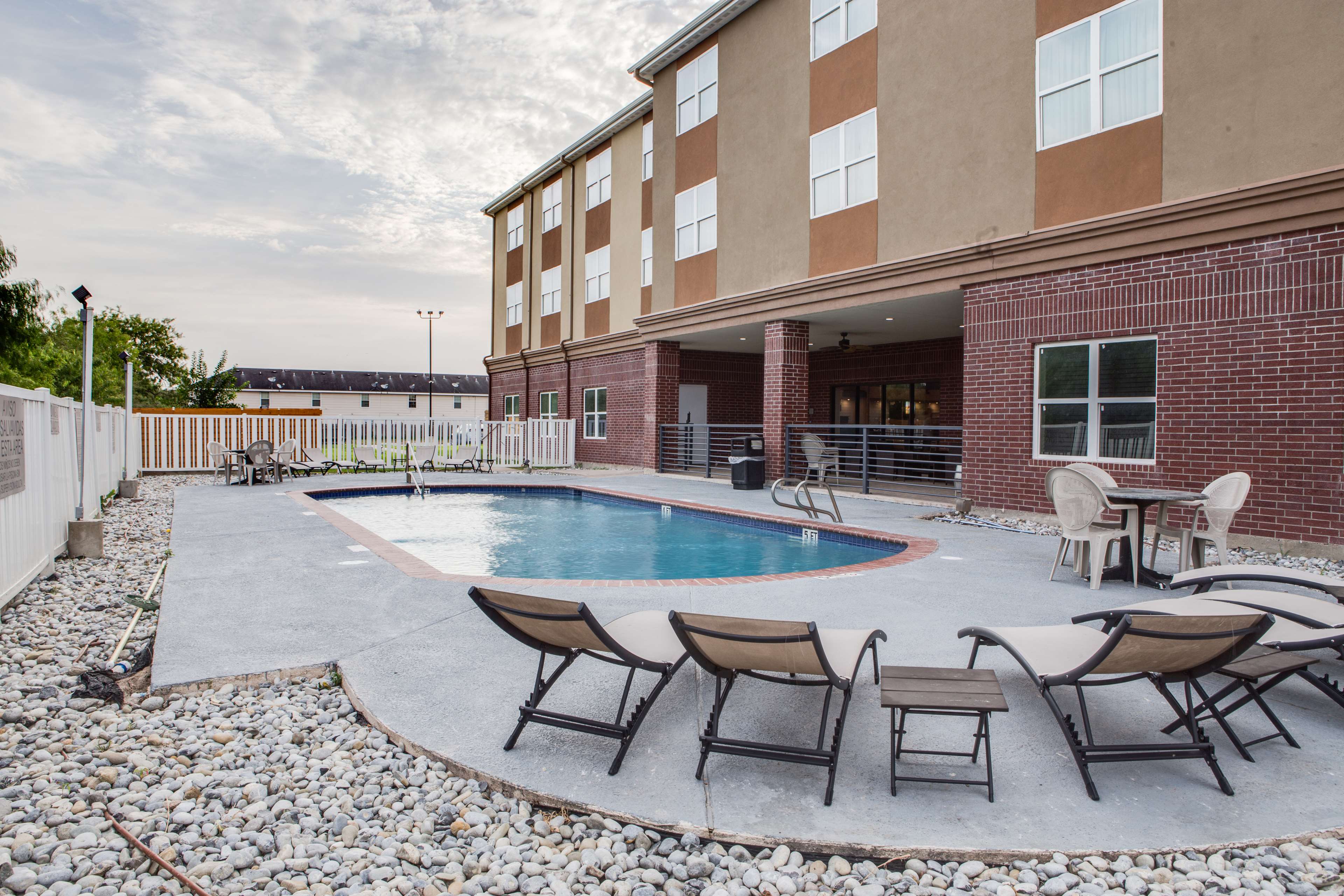 Country Inn & Suites by Radisson, Harlingen, TX Photo