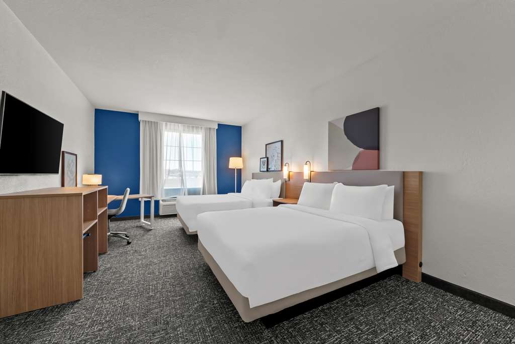 Spark by Hilton Selma Image