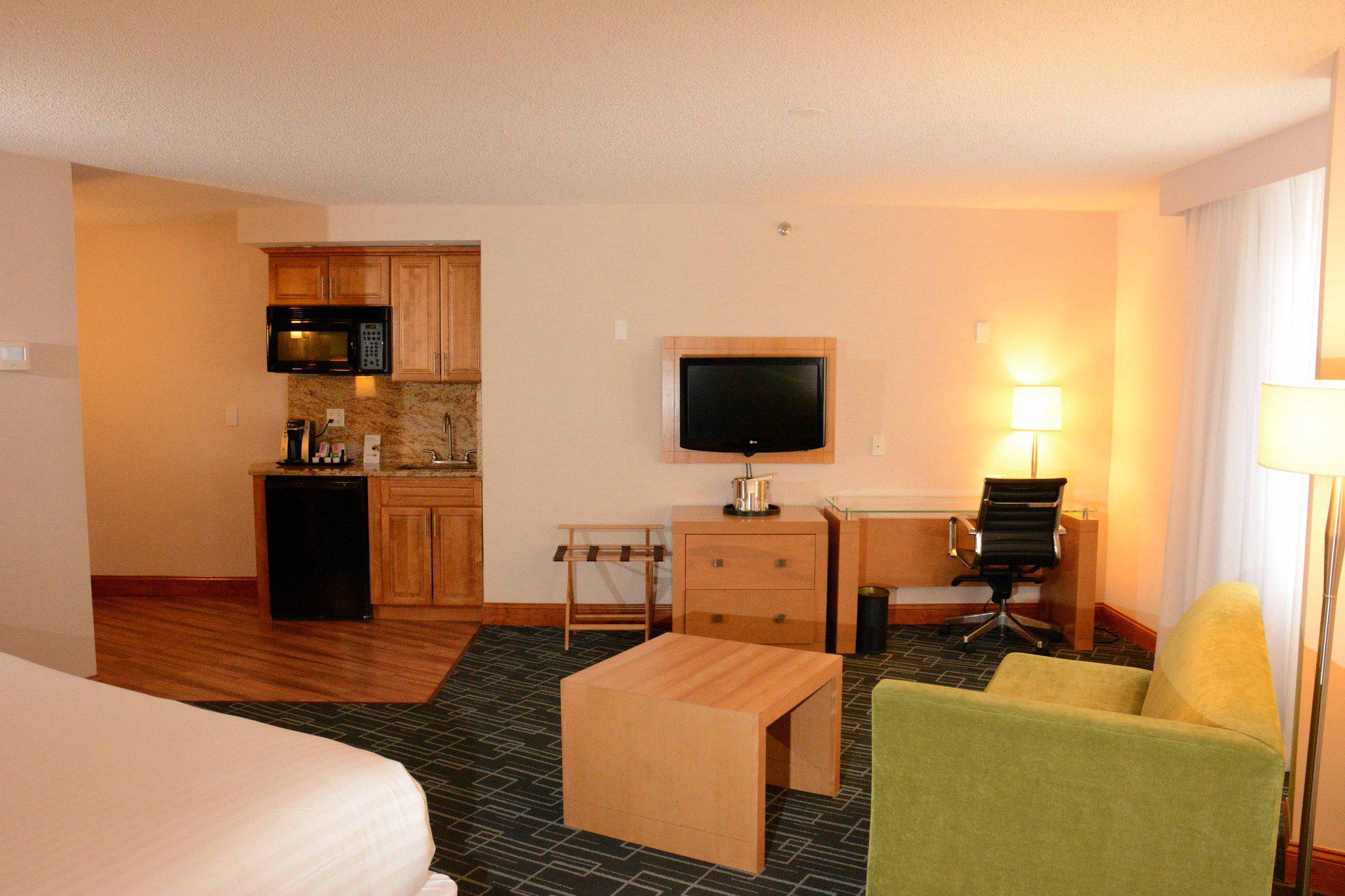 Holiday Inn Express & Suites Stamford Photo