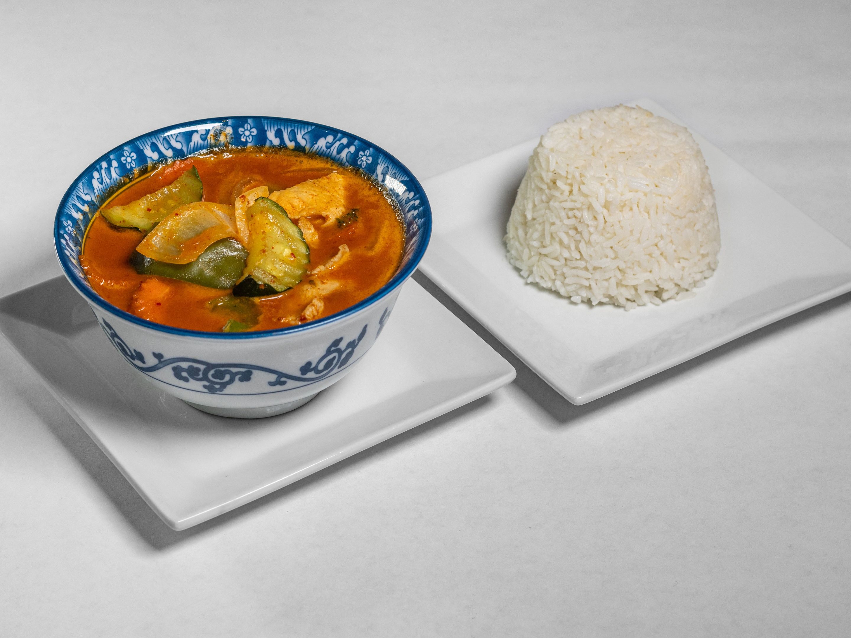 Kang Phet (Red Curry) Dinner (M)