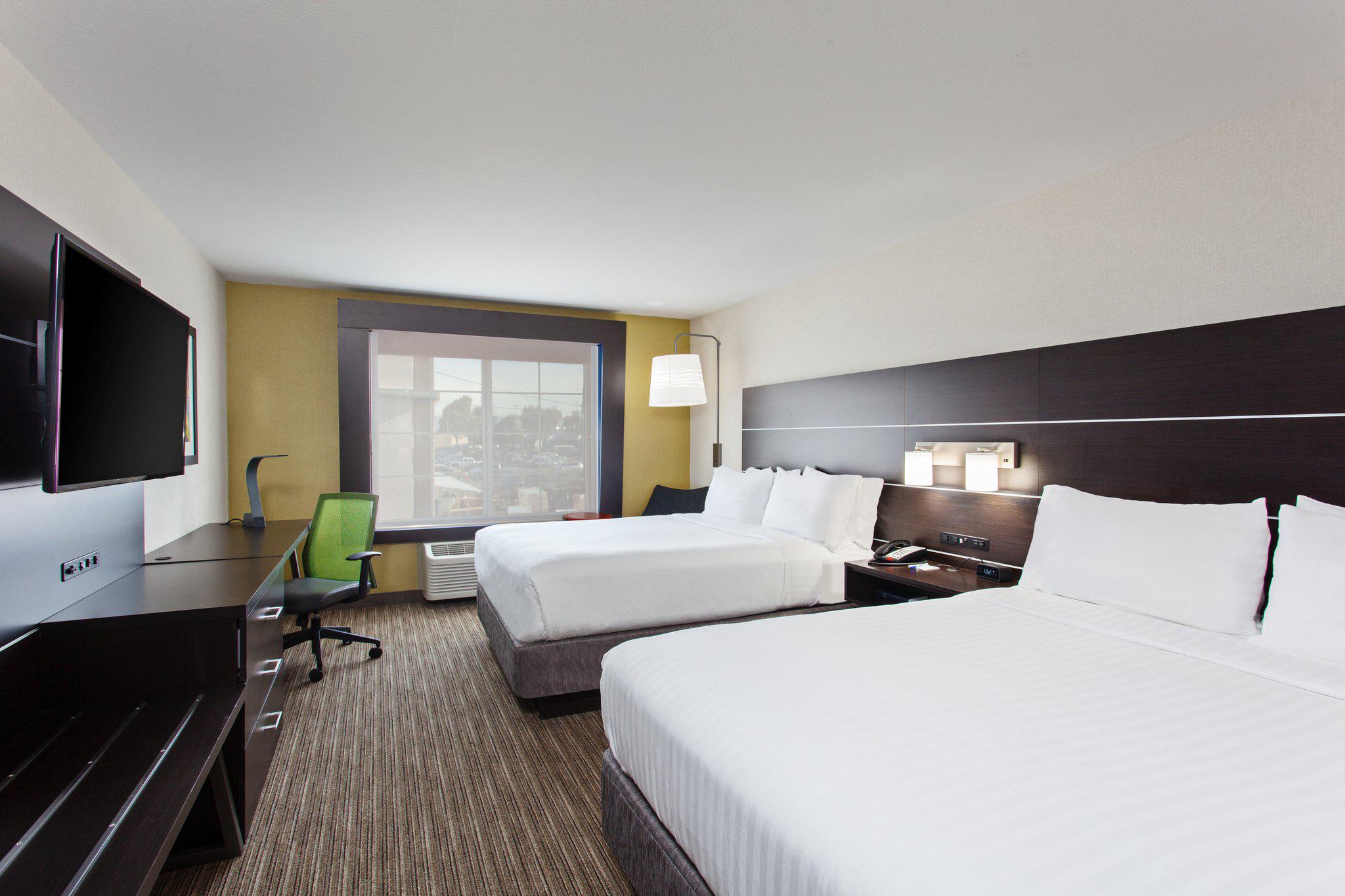 Holiday Inn Express & Suites Oakland-Airport Photo