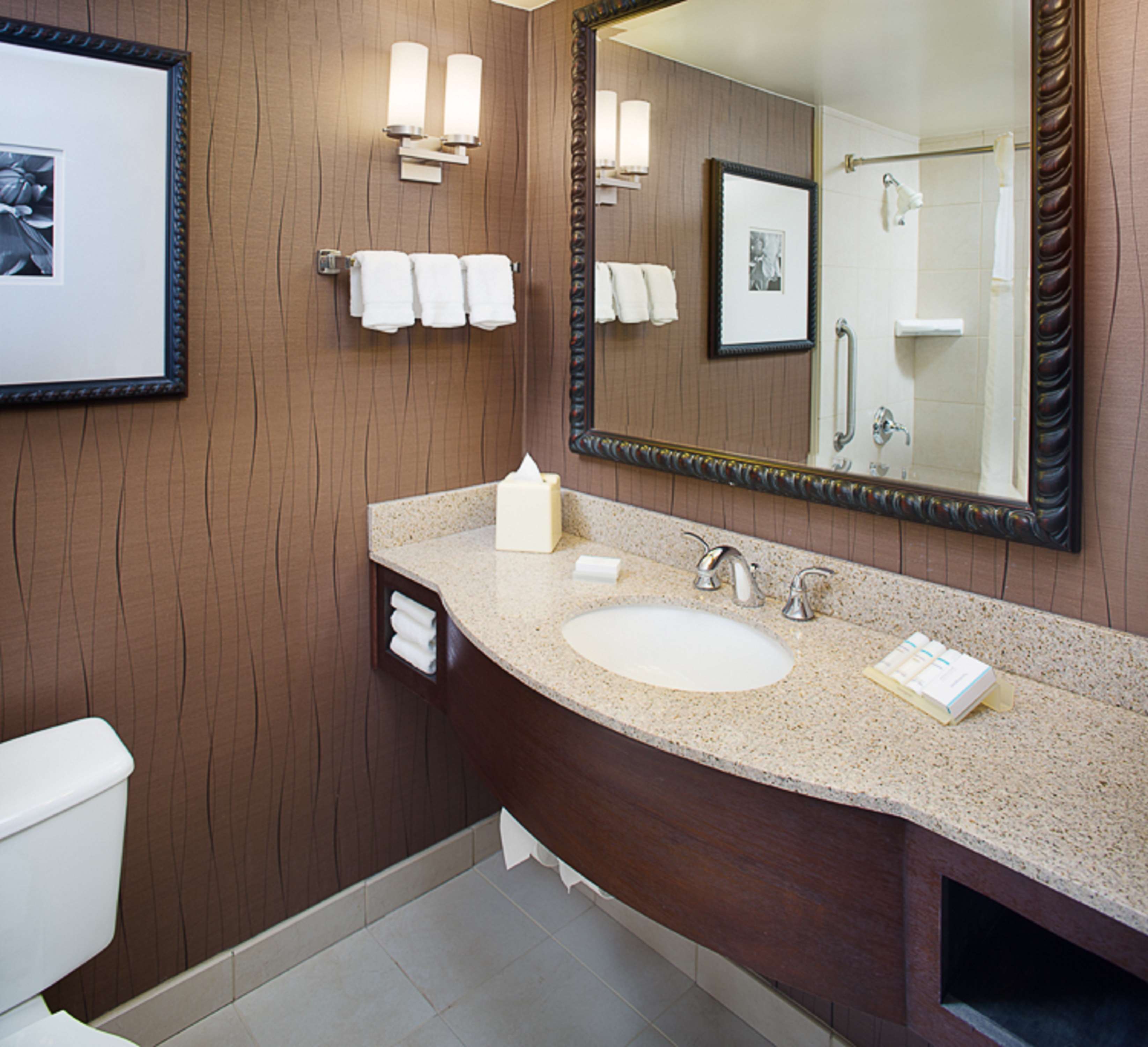 Guest room bath