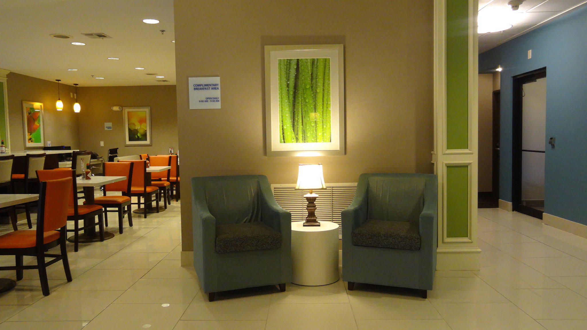 Holiday Inn Express Kansas City - Bonner Springs Photo