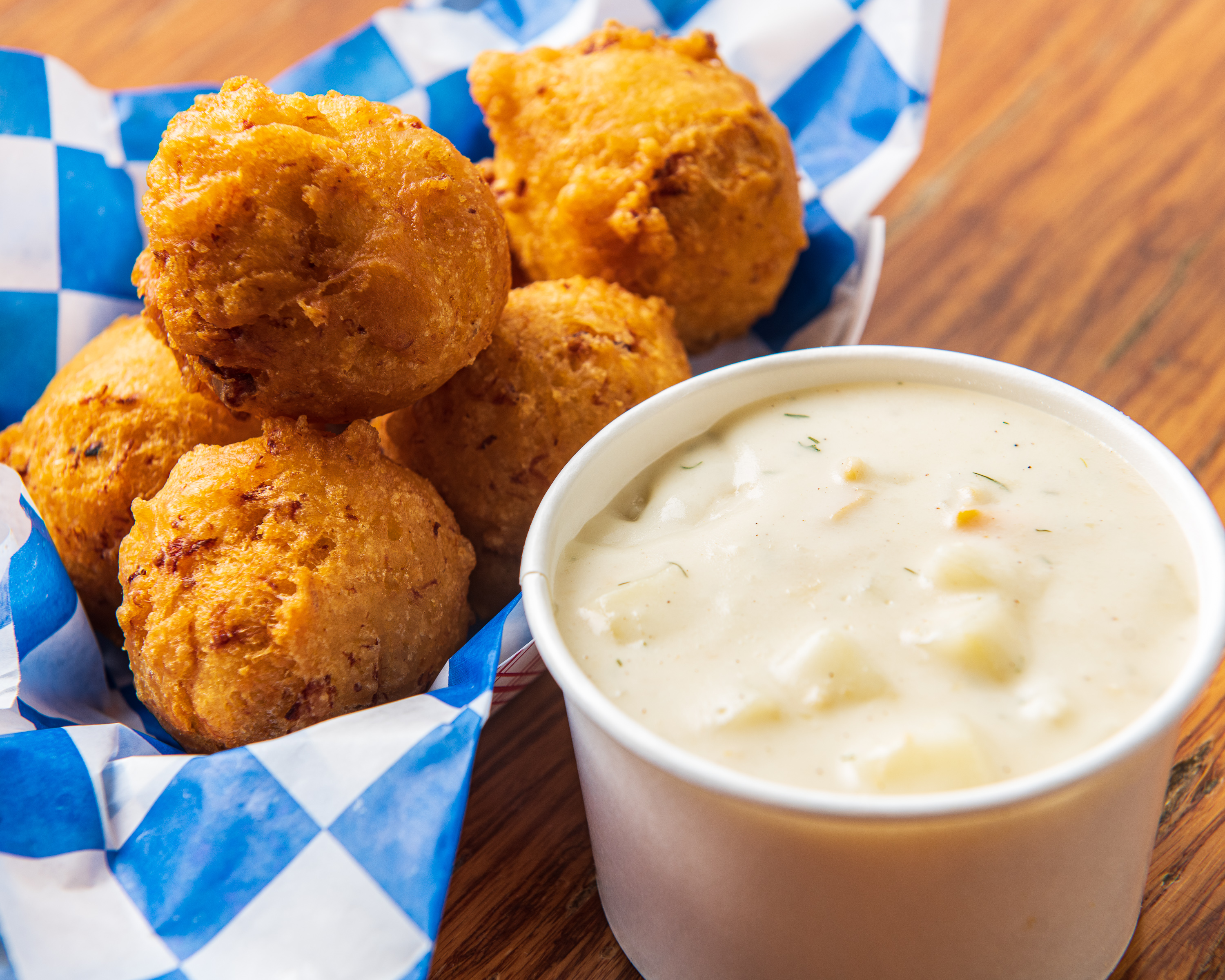 (Cup) Chowder and Clam Cake Combo