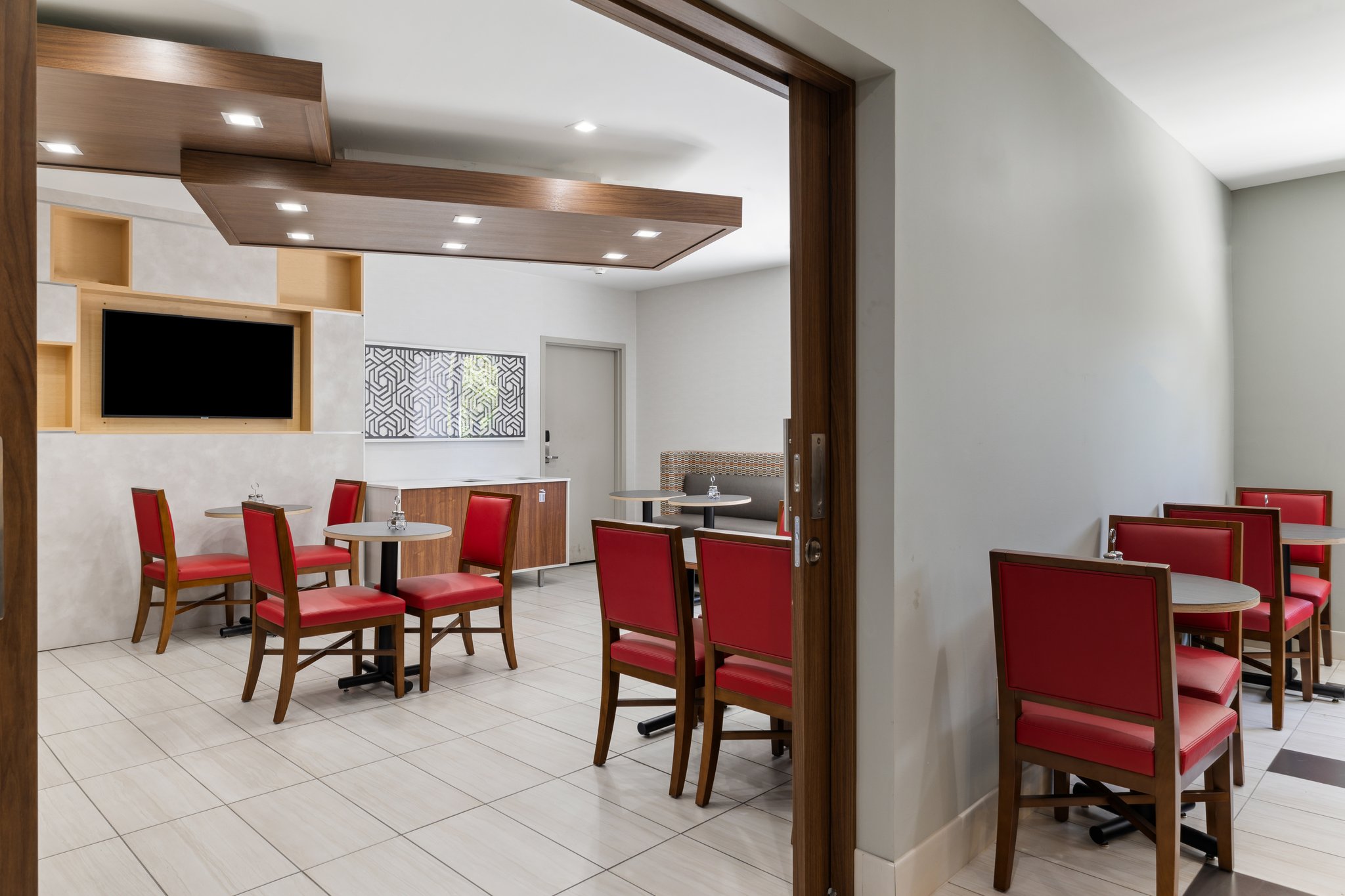 Holiday Inn Express & Suites Mountain View Silicon Valley by IHG Image