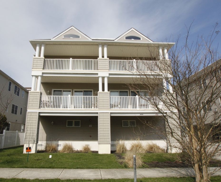 Beach Block at 22nd! THE Perfect NWW Boardwalk Location! BOOK!