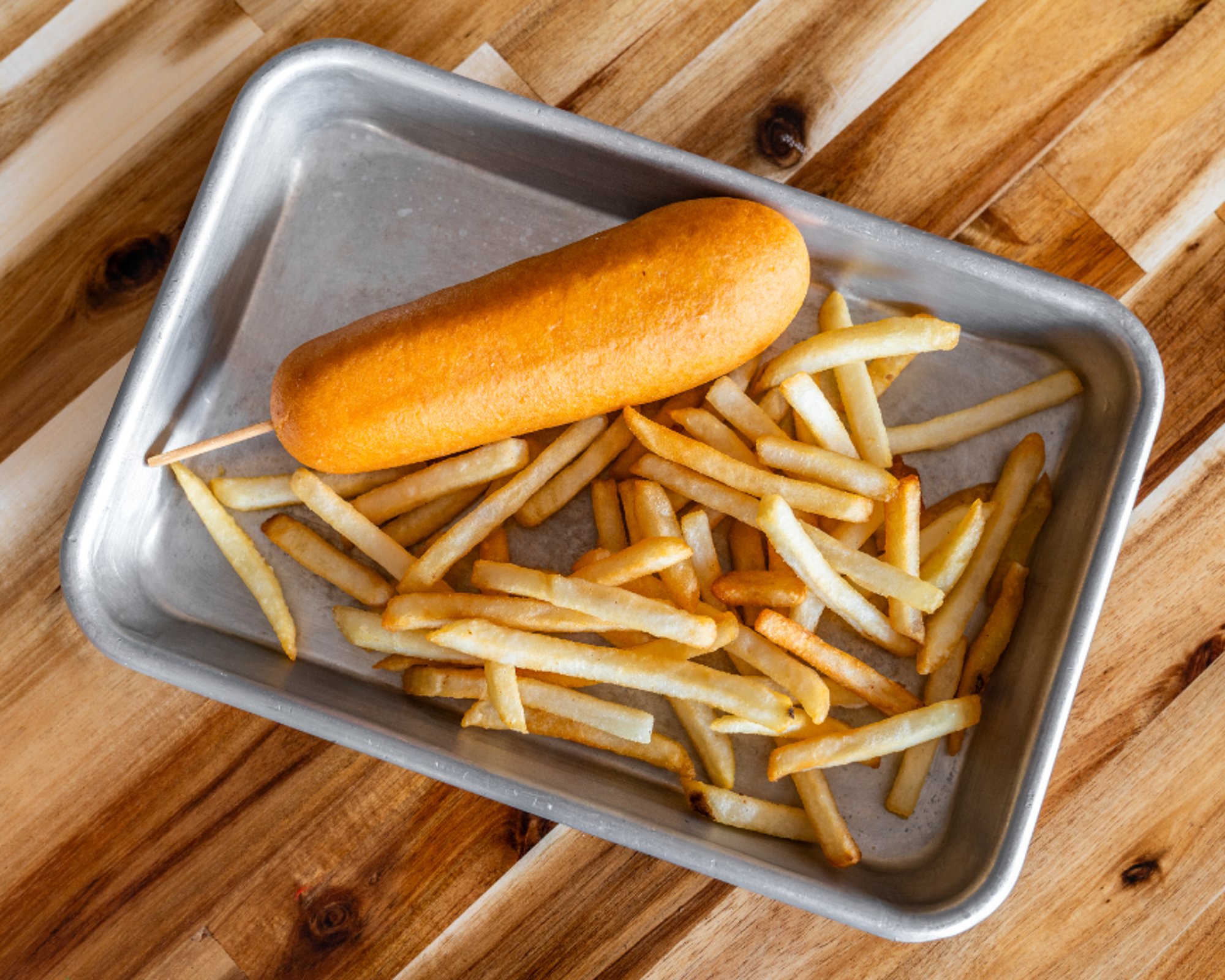 Kids Corn dog with cheese fries