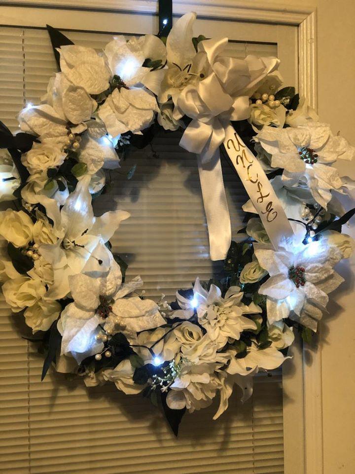 Tina's Beauty Store Inc of Wreaths Photo