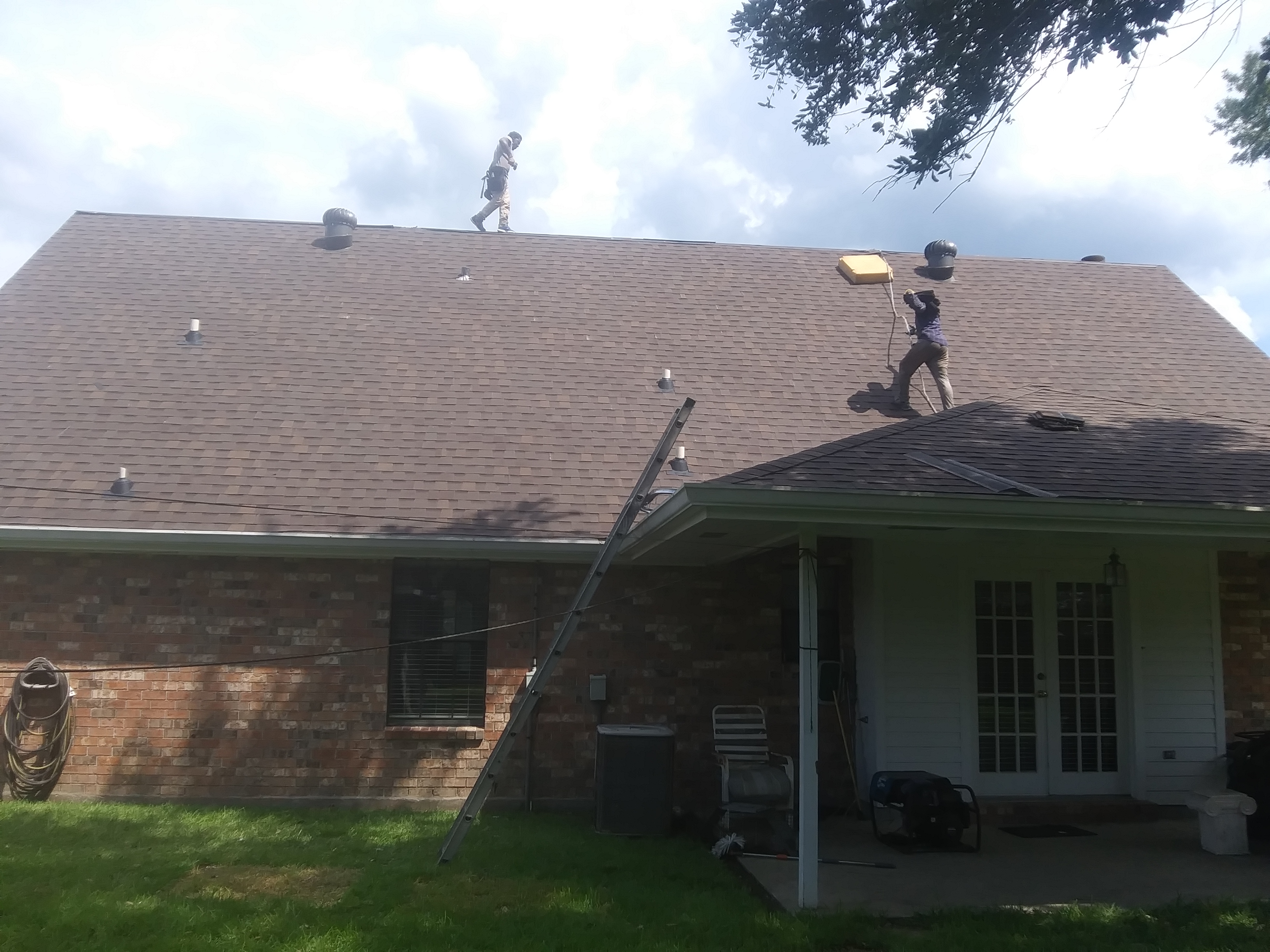 Discount Roofing & Construction Photo