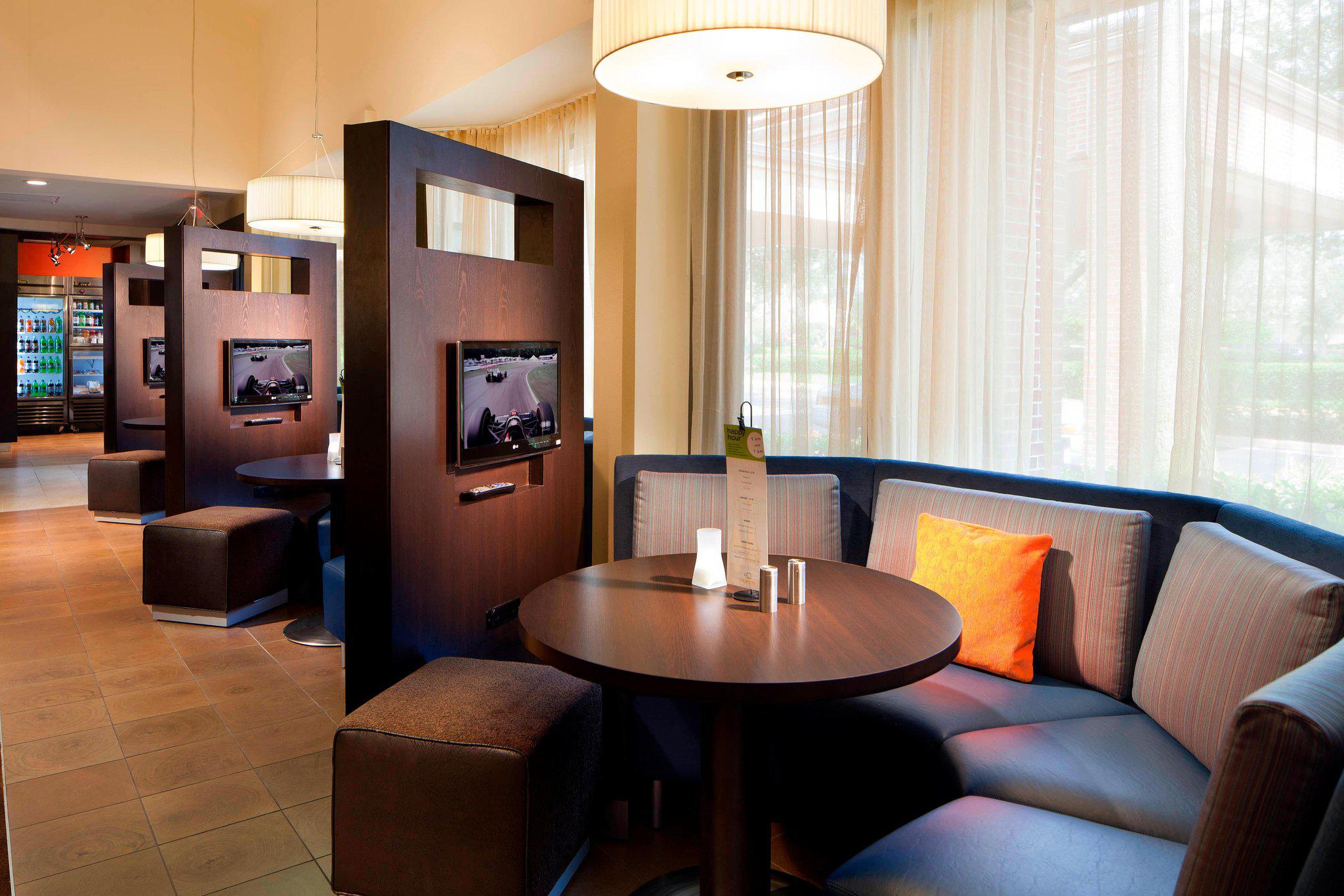 Courtyard by Marriott Fort Lauderdale Plantation Photo