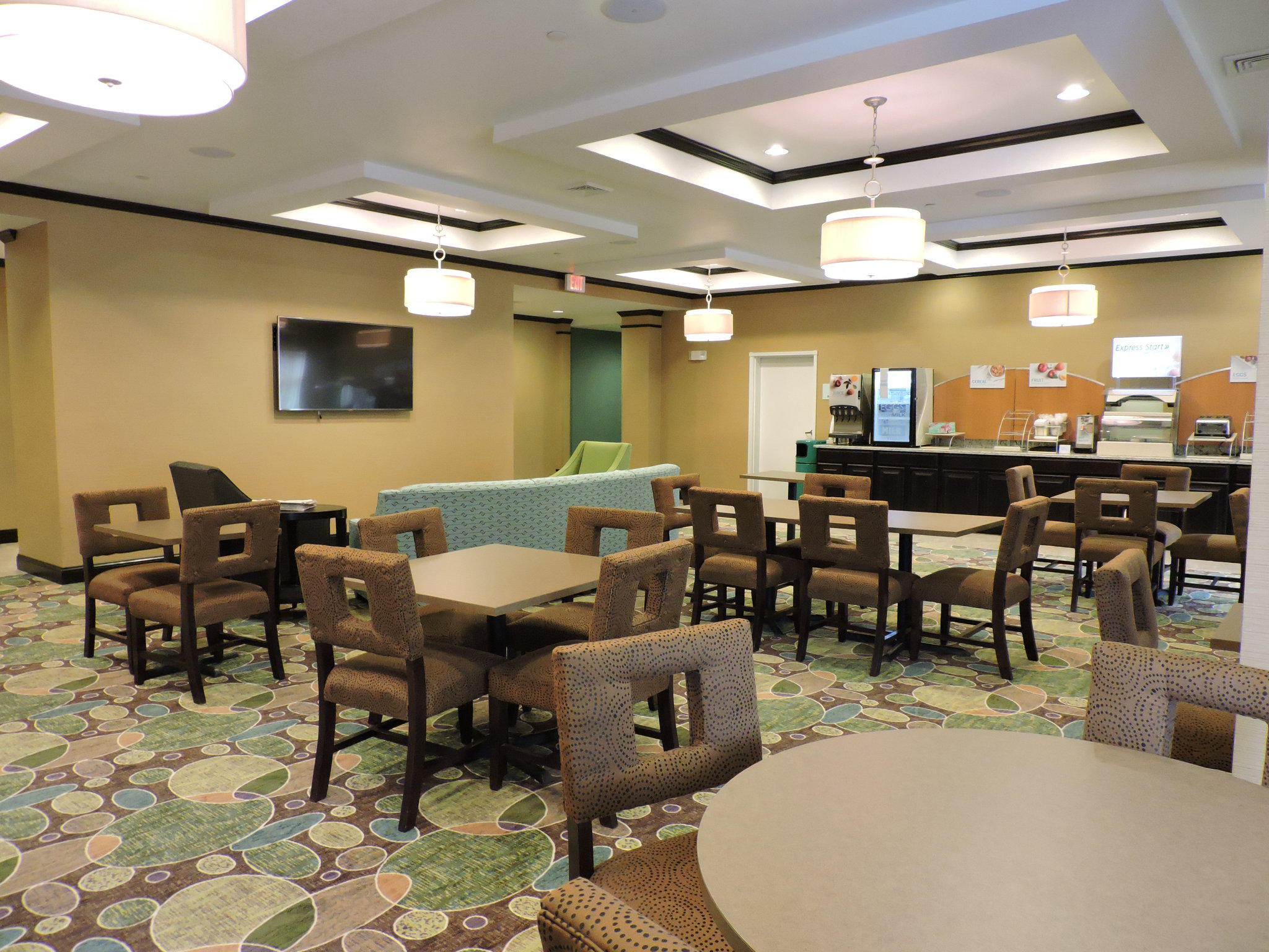 Holiday Inn Express & Suites Montgomery Photo