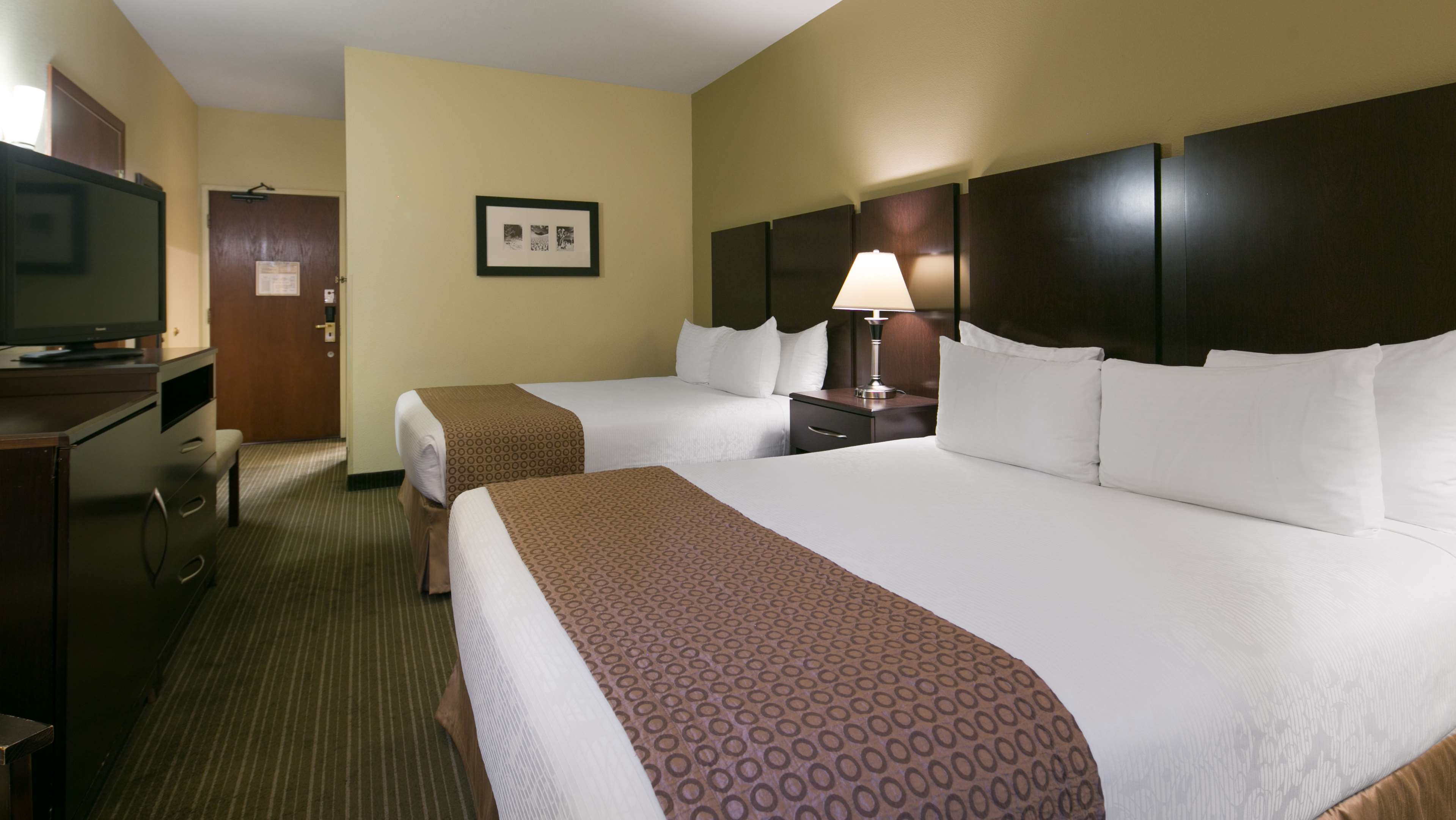 Best Western Plus Plaza by the Green Photo