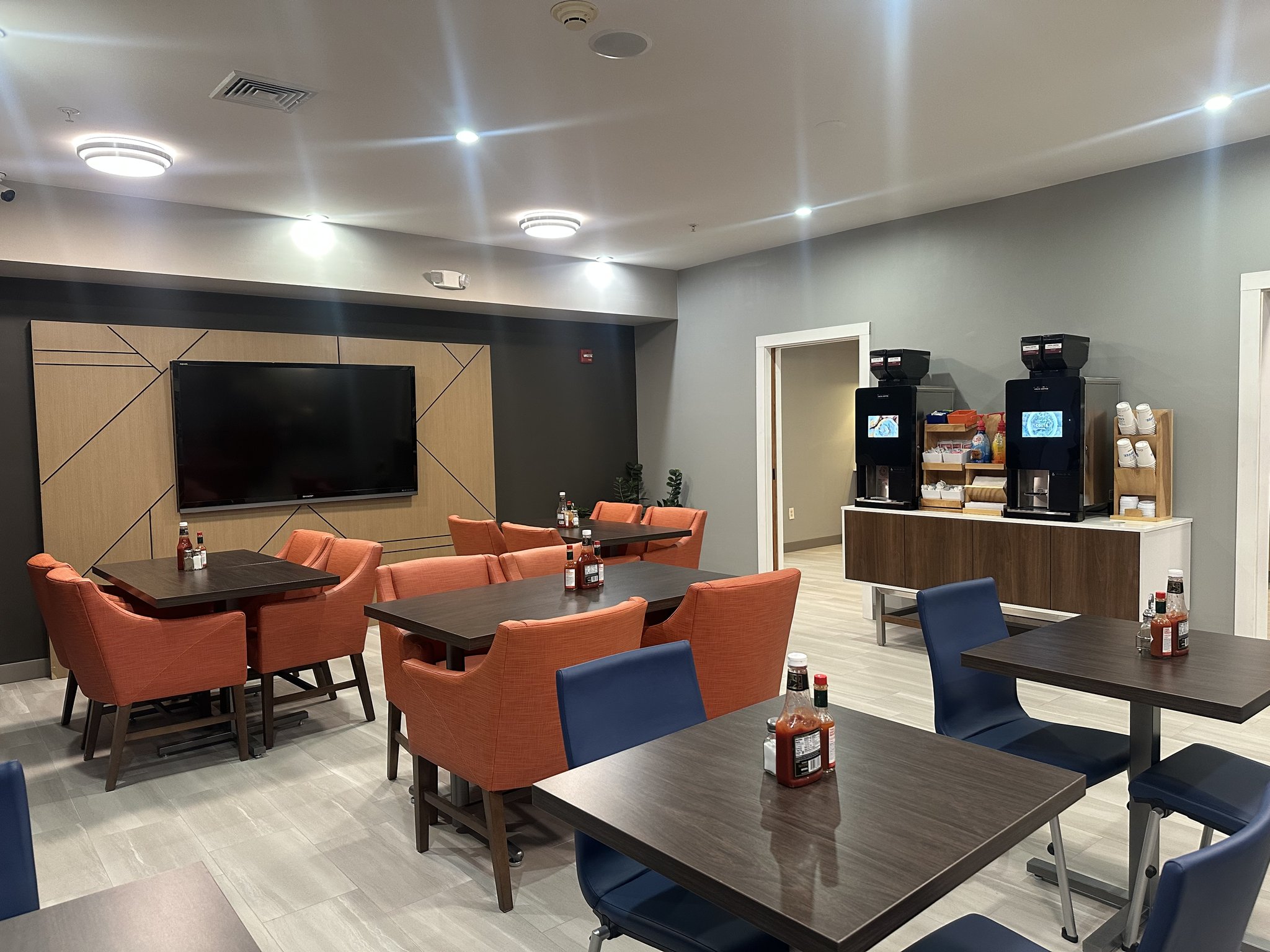 Holiday Inn Express & Suites Meriden by IHG Image