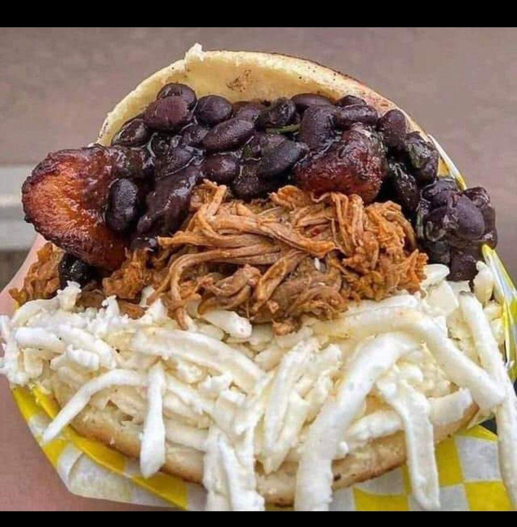 2 Arepas de Pabellon