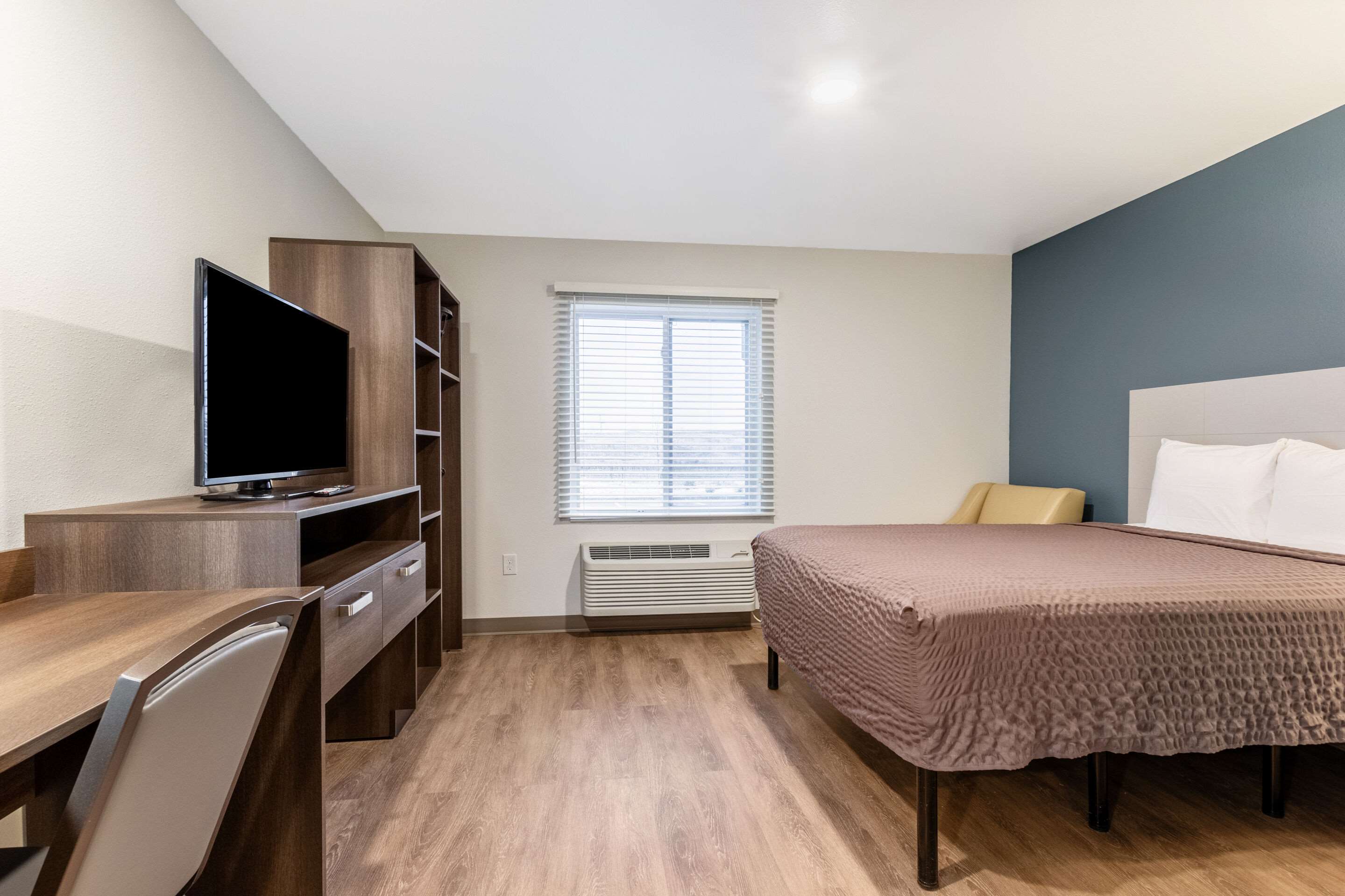 WoodSpring Suites Indianapolis Airport South Photo