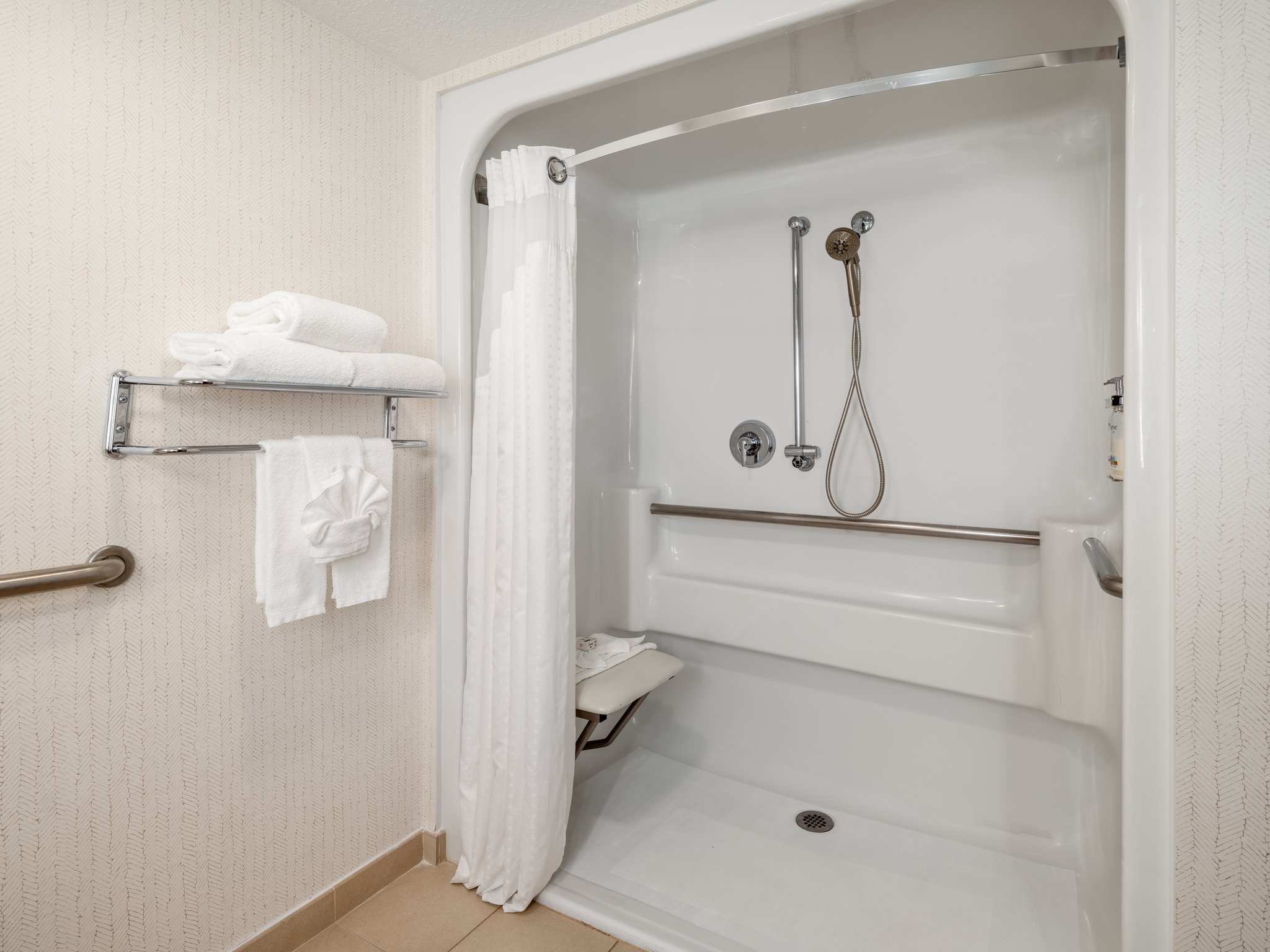 Holiday Inn & Suites Chicago Northwest - Elgin by IHG Image