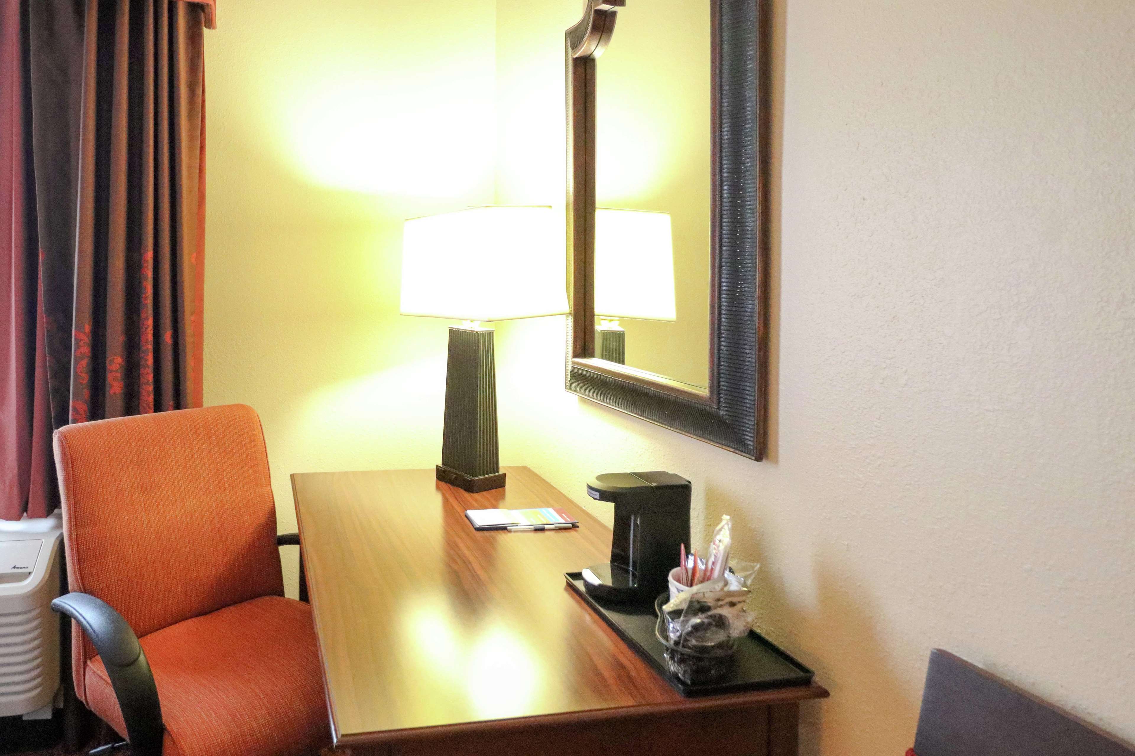 Hampton Inn Columbus-South Photo