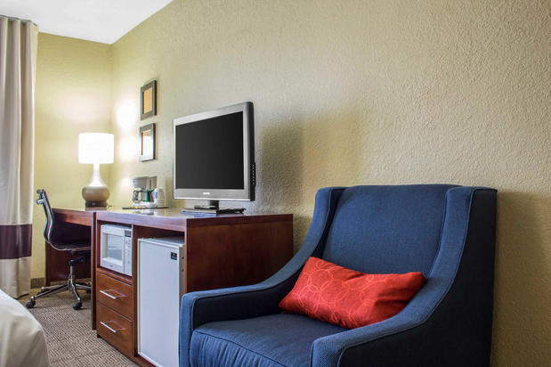 Images Comfort Inn & Suites at Talavi