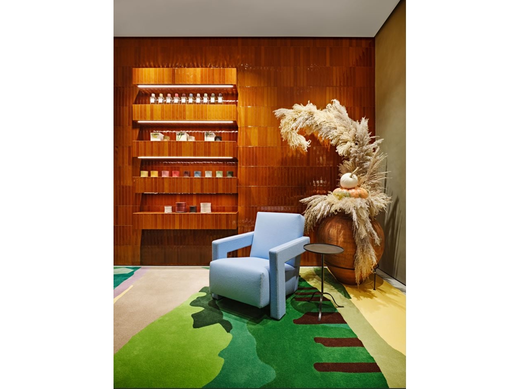 LOEWE Oak St Image
