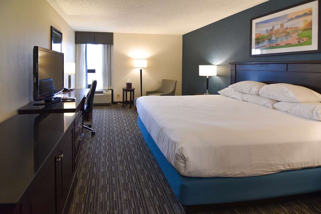 Best Western Plus Indianapolis North at Pyramids Image