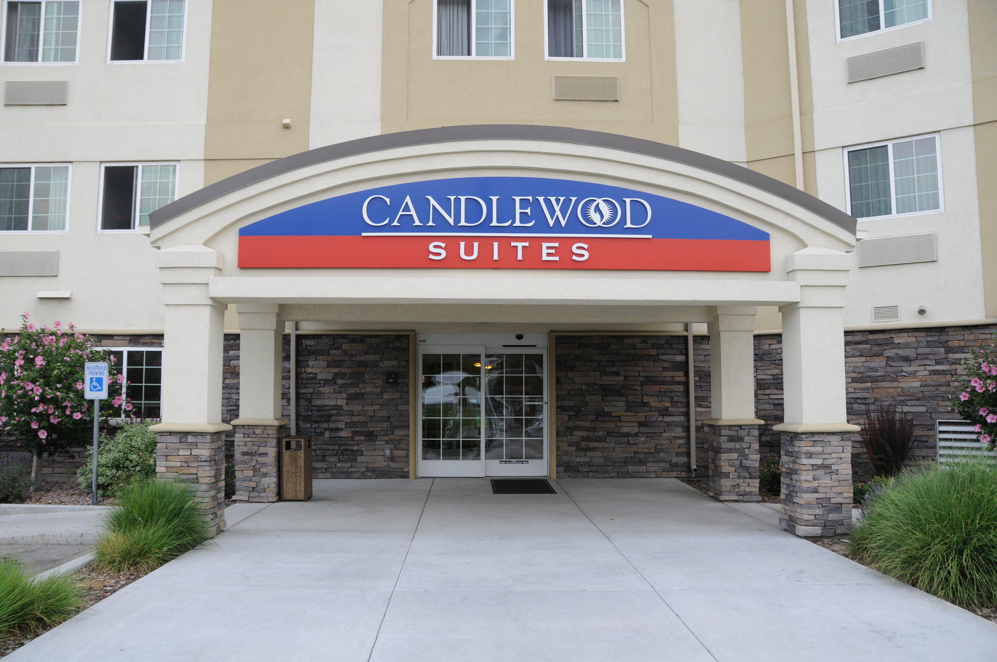 Candlewood Suites Boise - Towne Square Photo