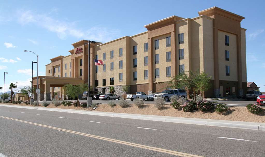 Hampton Inn &amp; Suites Barstow Logo