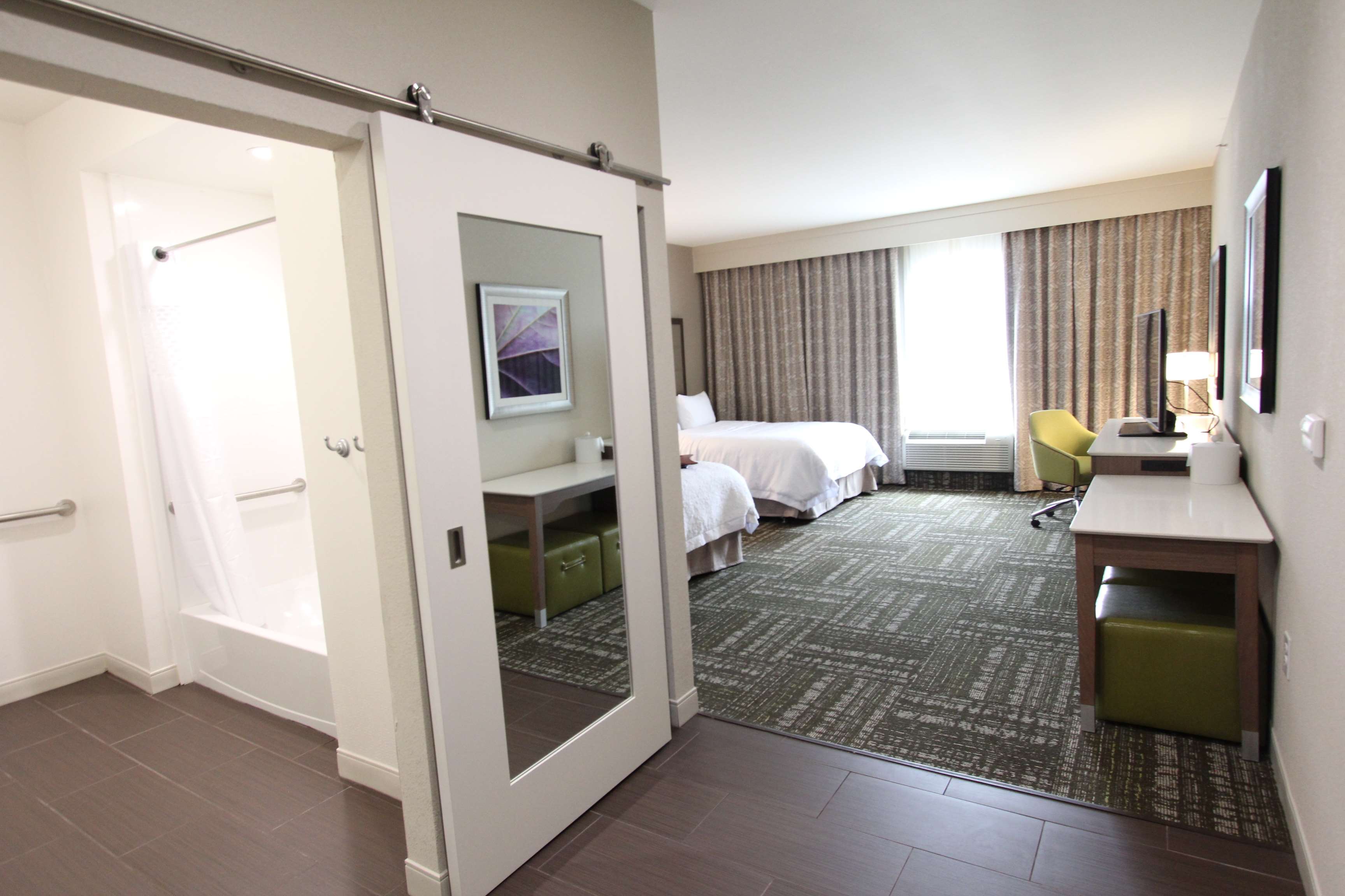 Guest room bath