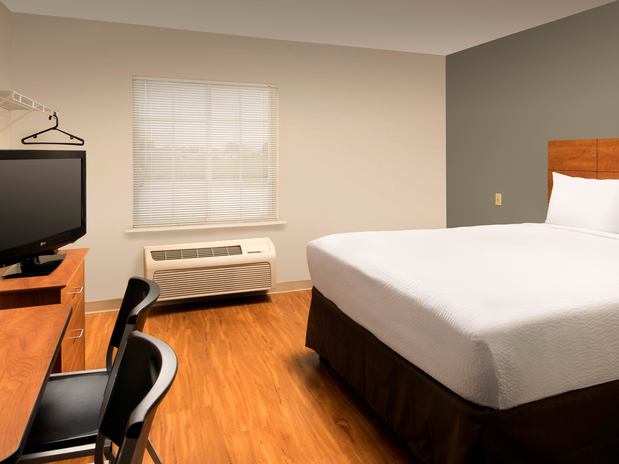 Images WoodSpring Suites Council Bluffs