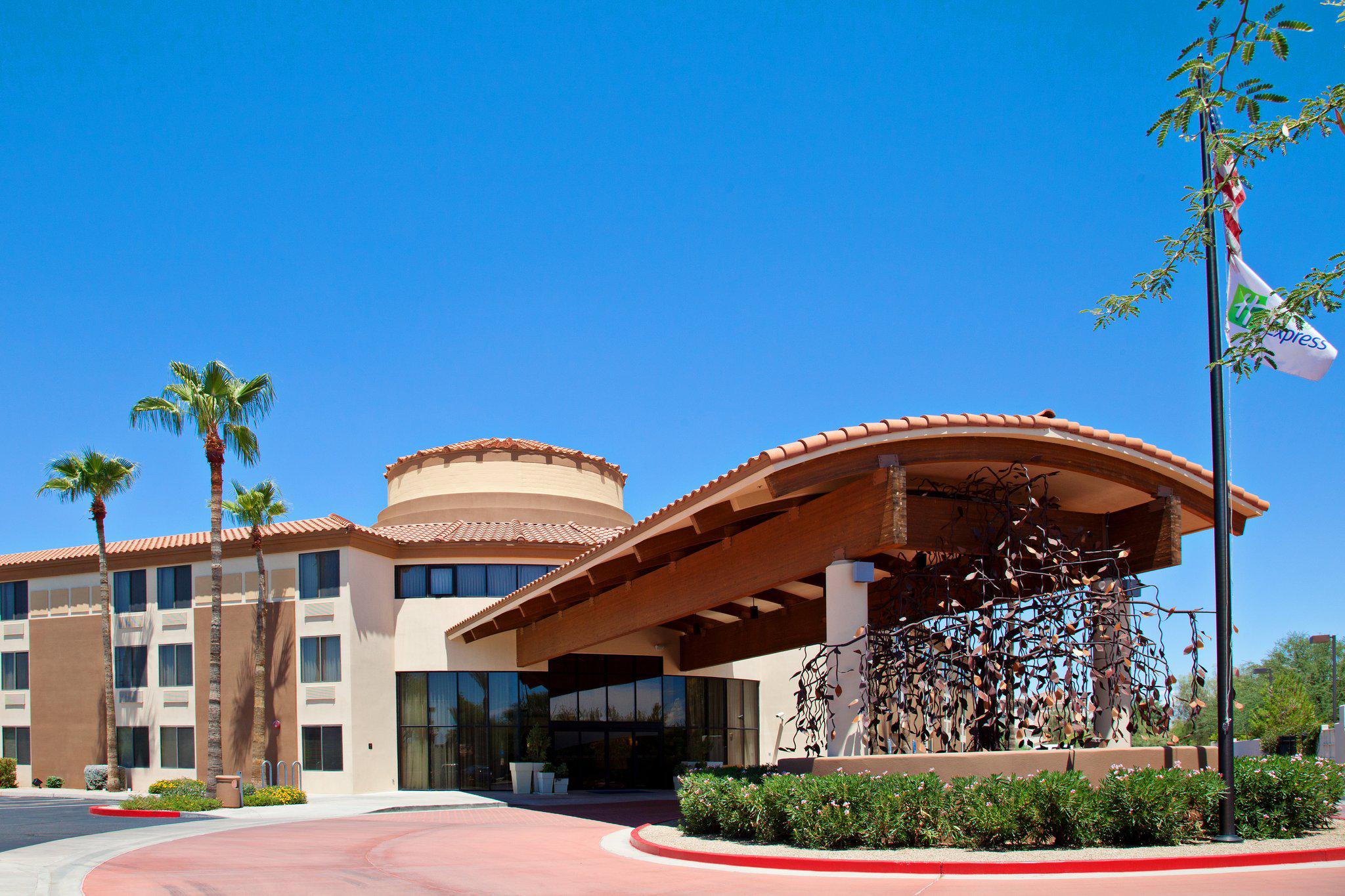 Holiday Inn Express Scottsdale North Photo