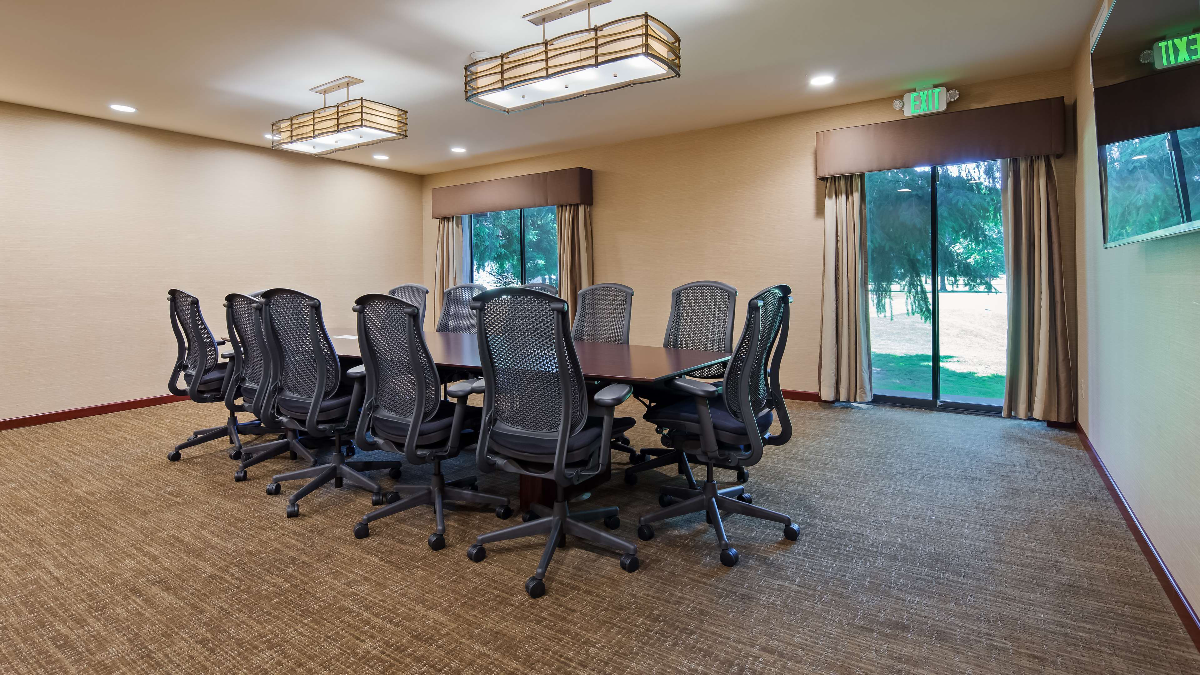 Best Western Plus Plaza by the Green Photo