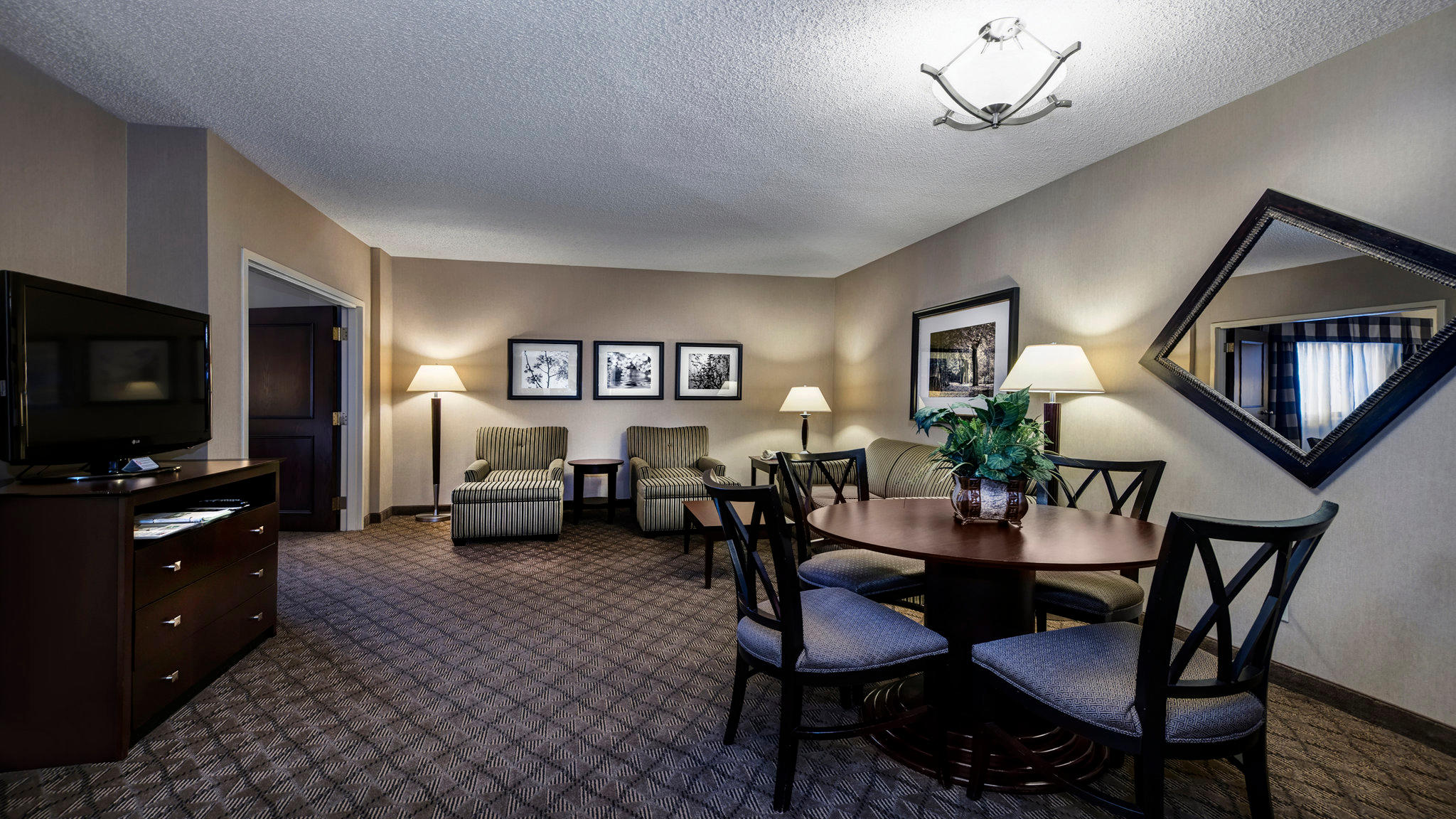 Holiday Inn Springdale/Fayetteville Area Photo