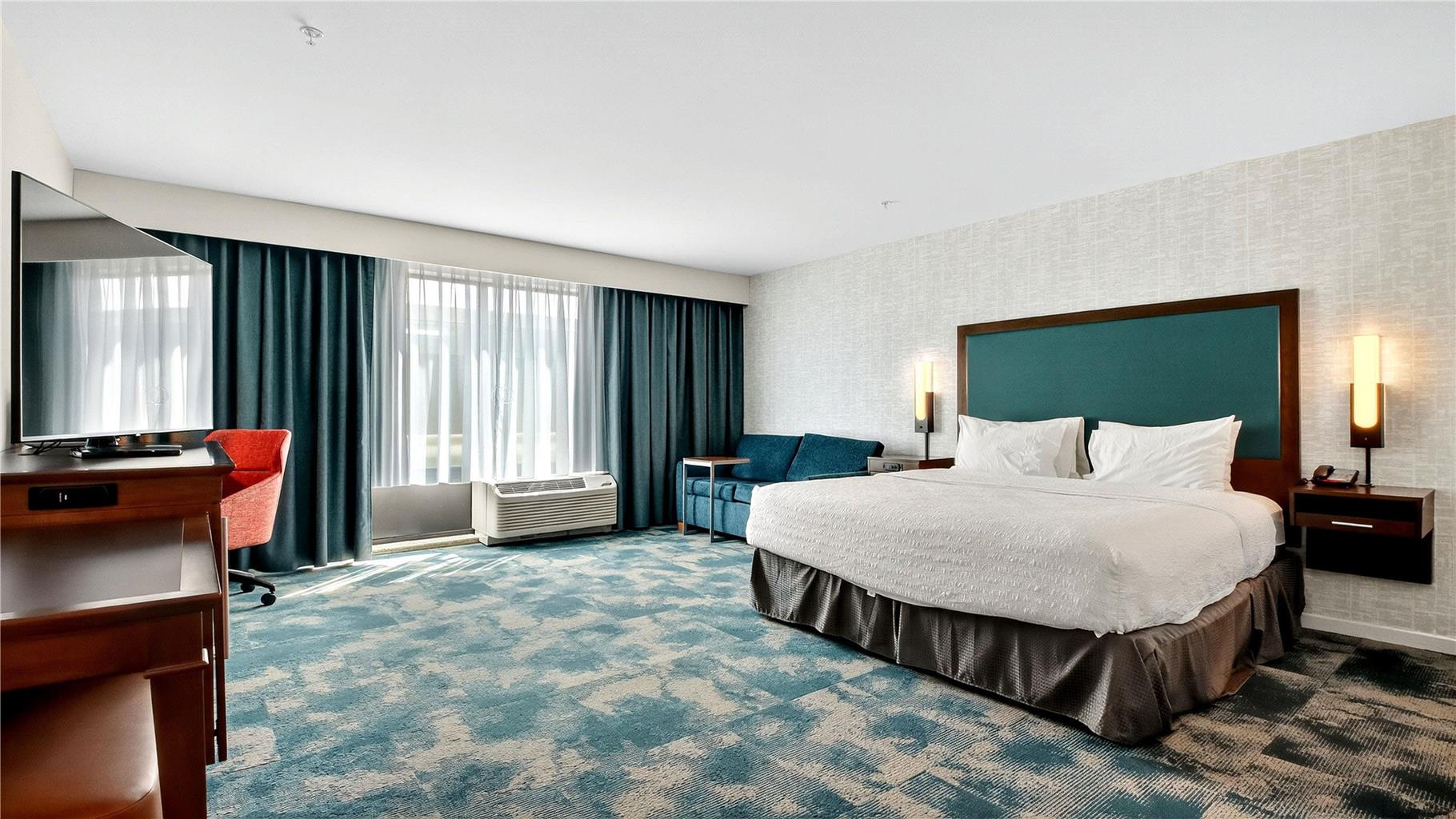 Hampton Inn & Suites Chippewa Falls Image