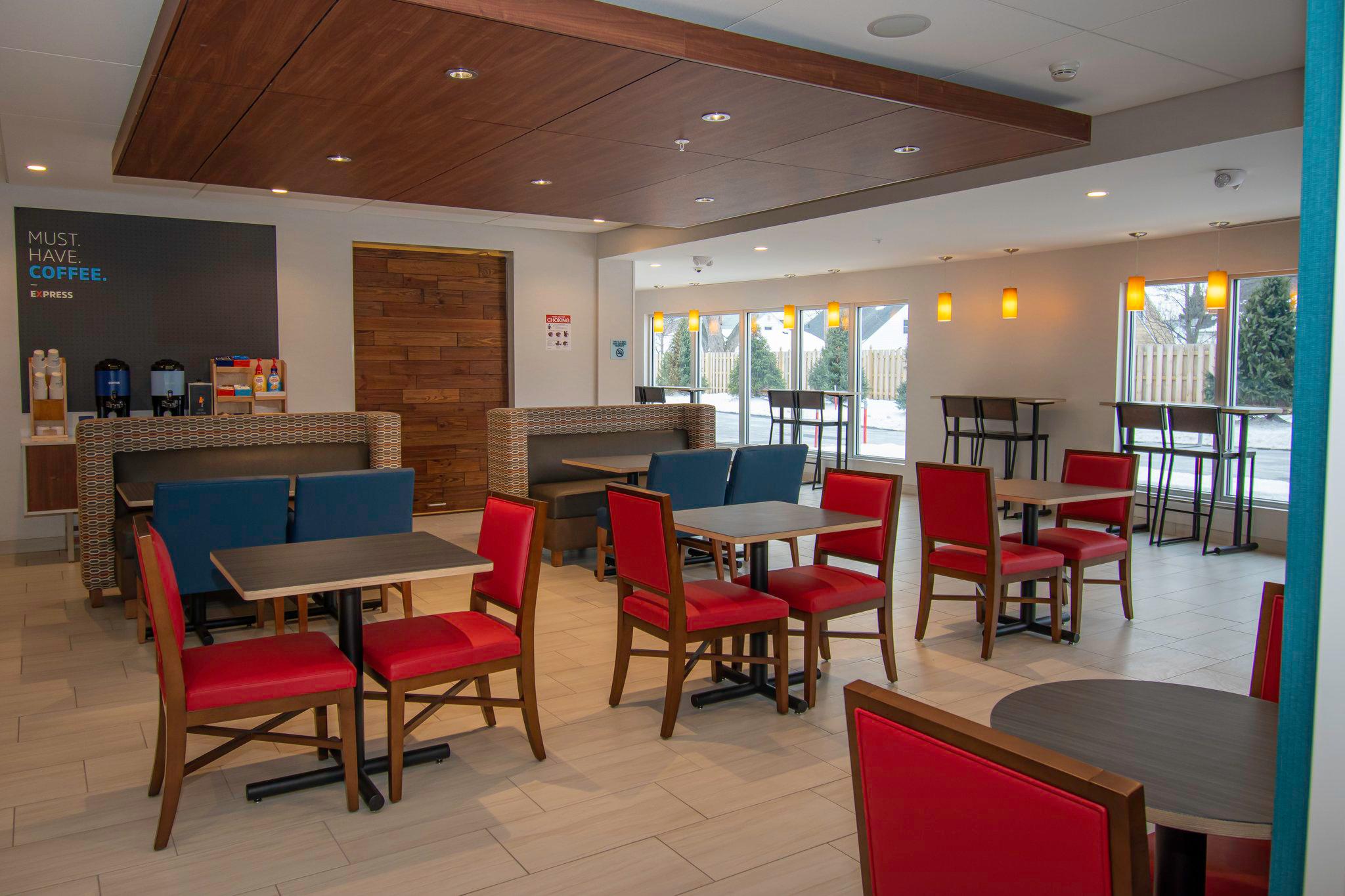 Holiday Inn Express & Suites Tonawanda - Buffalo Area Photo