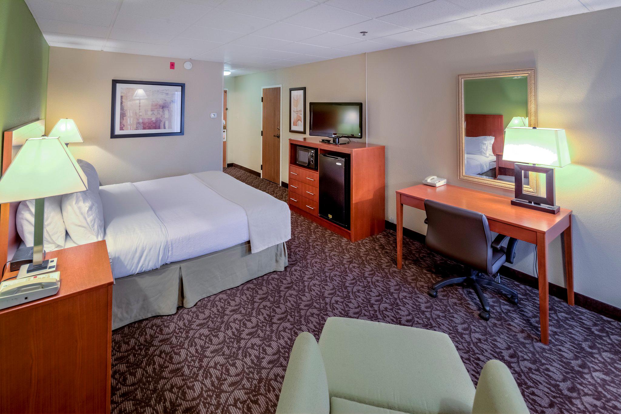 Holiday Inn & Suites Mansfield-Conference Ctr Photo